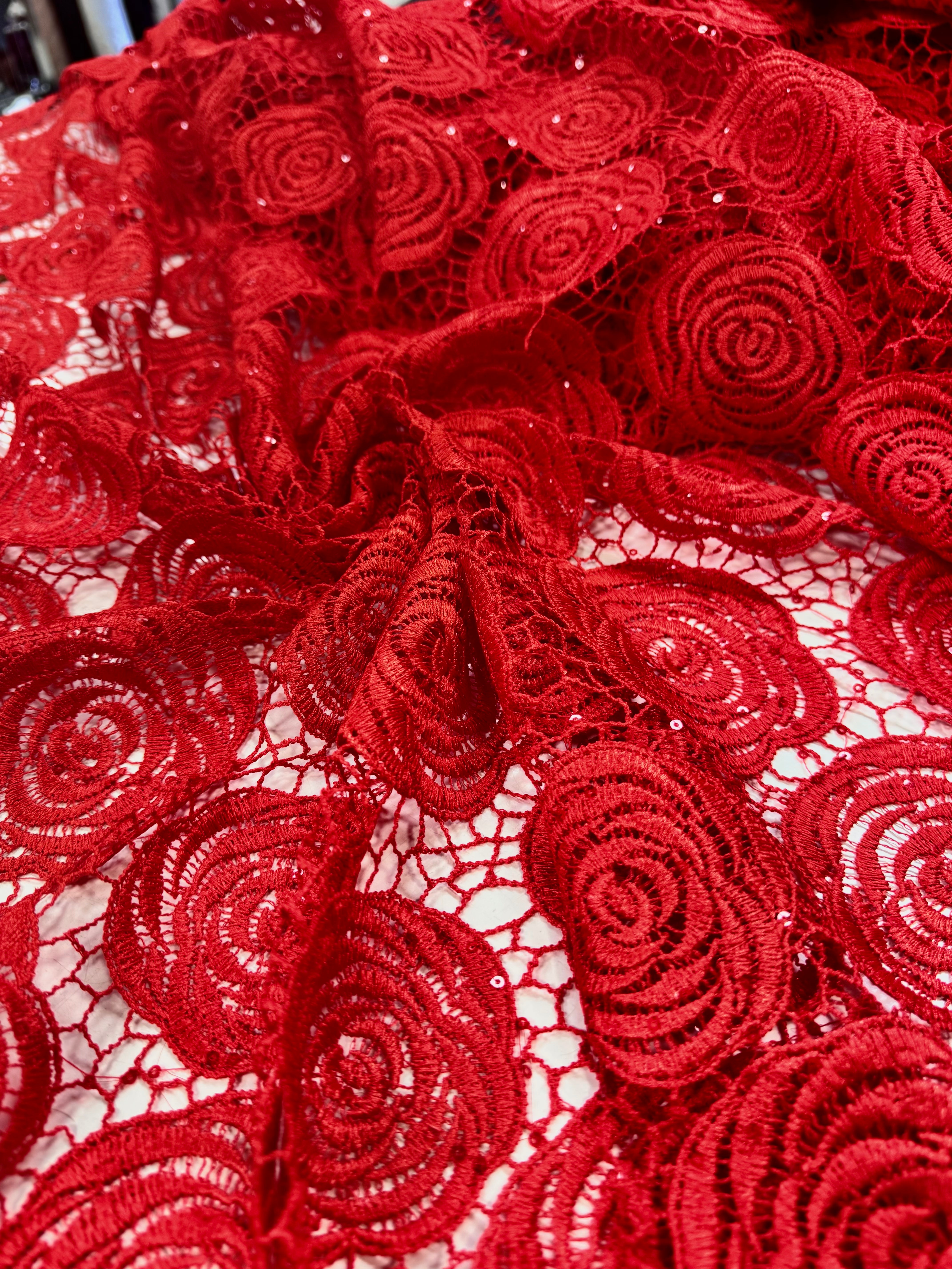 Broderie Sparta, Rosu