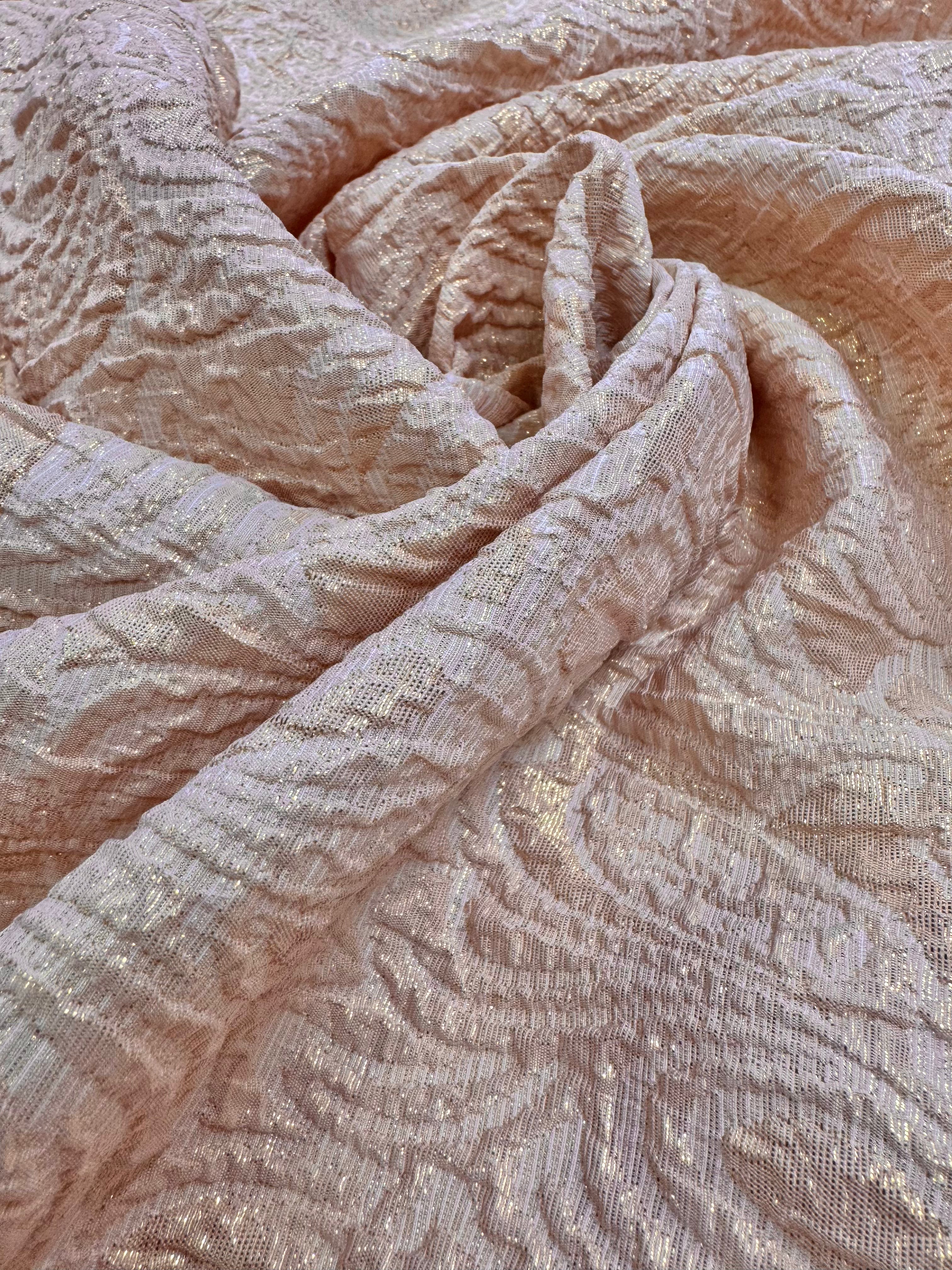 Brocard Usor Elastic Banan Cu Fir Lame Auriu