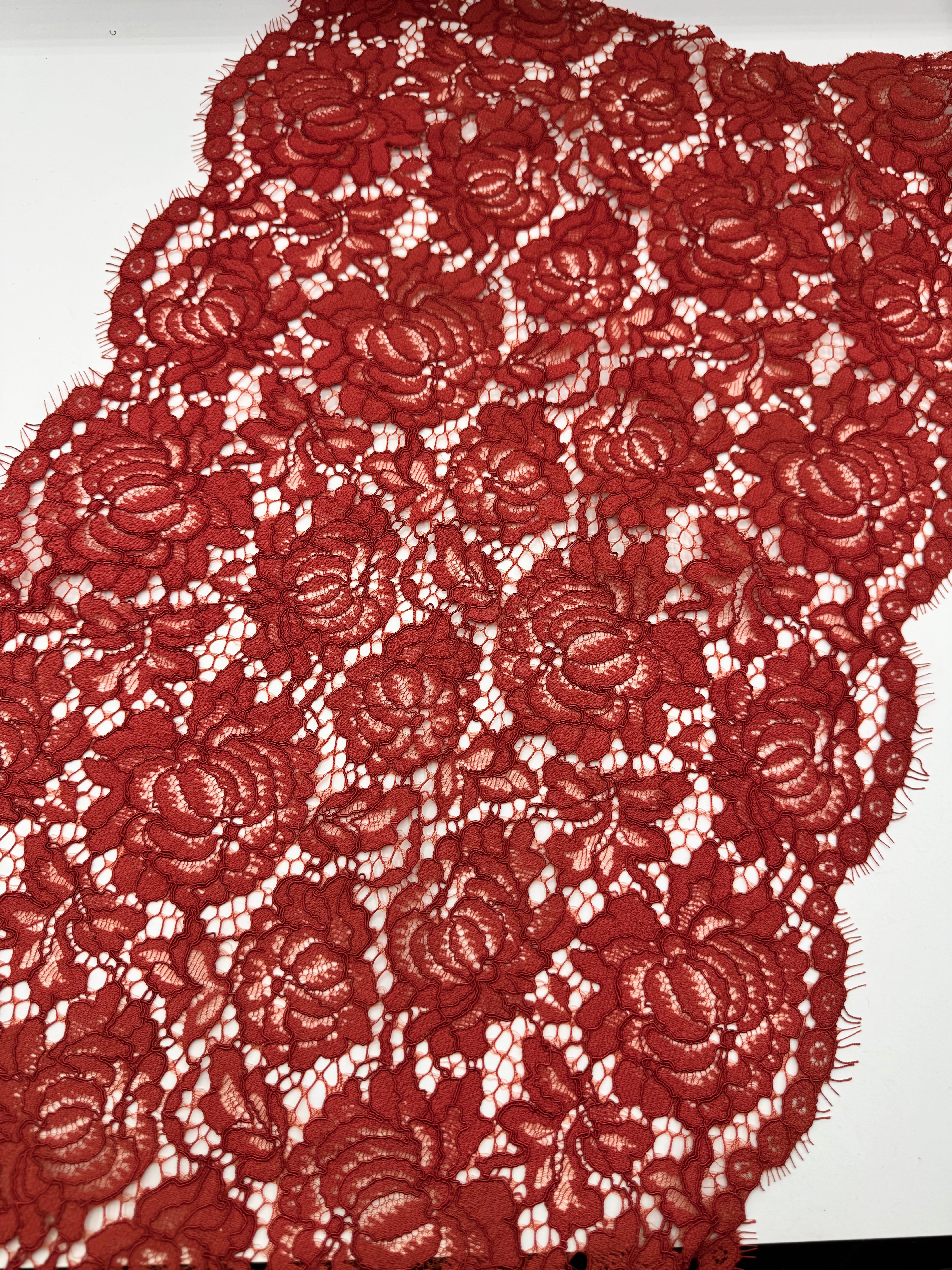 Dantela Chantilly 34cm - Caramiziu