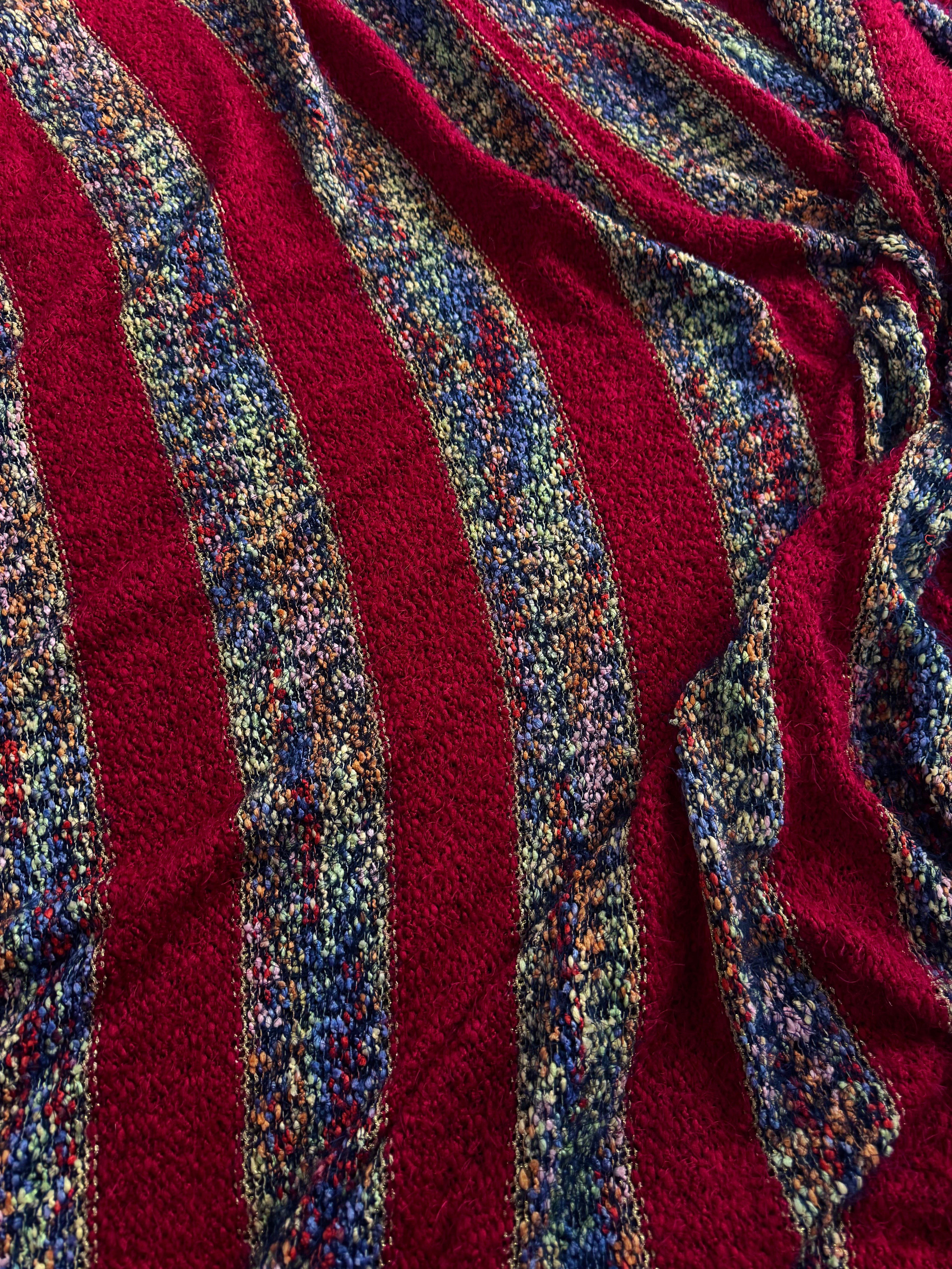 Tricot Pufos Cu Fir Lame Auriu
