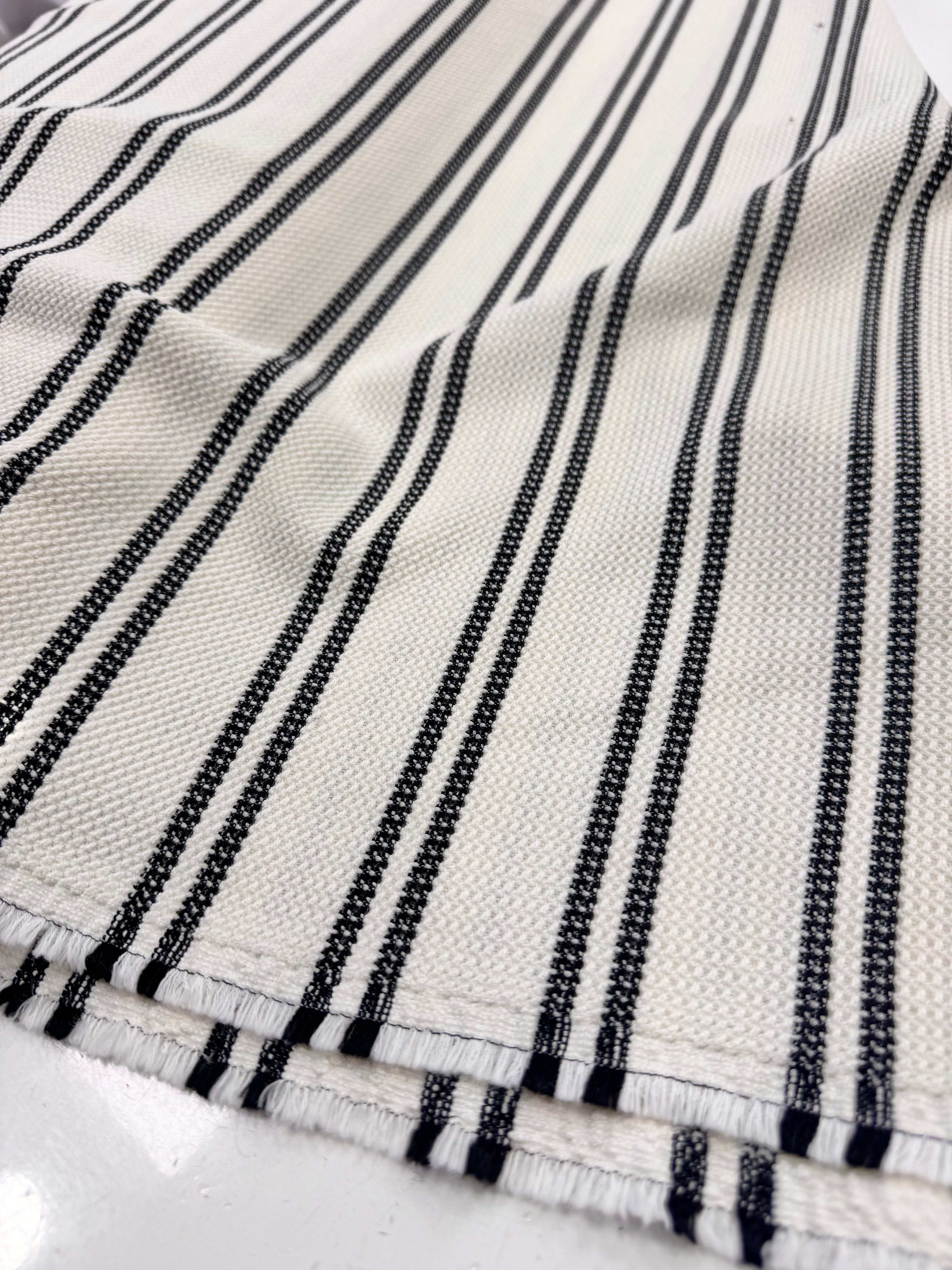 Tricot Elastic. Bleumarin Cu Alb