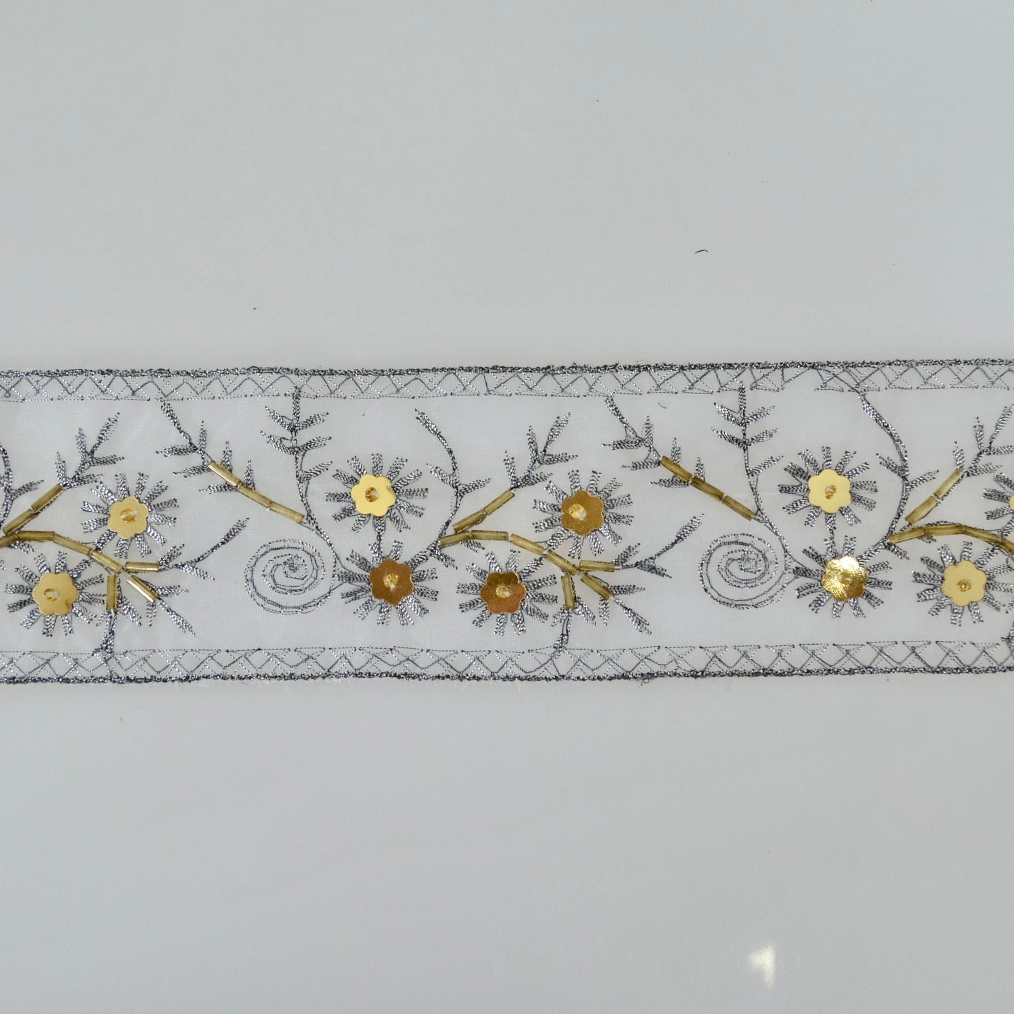 Pasmanterie Organza Cu margele Aurii, 5,80 cm