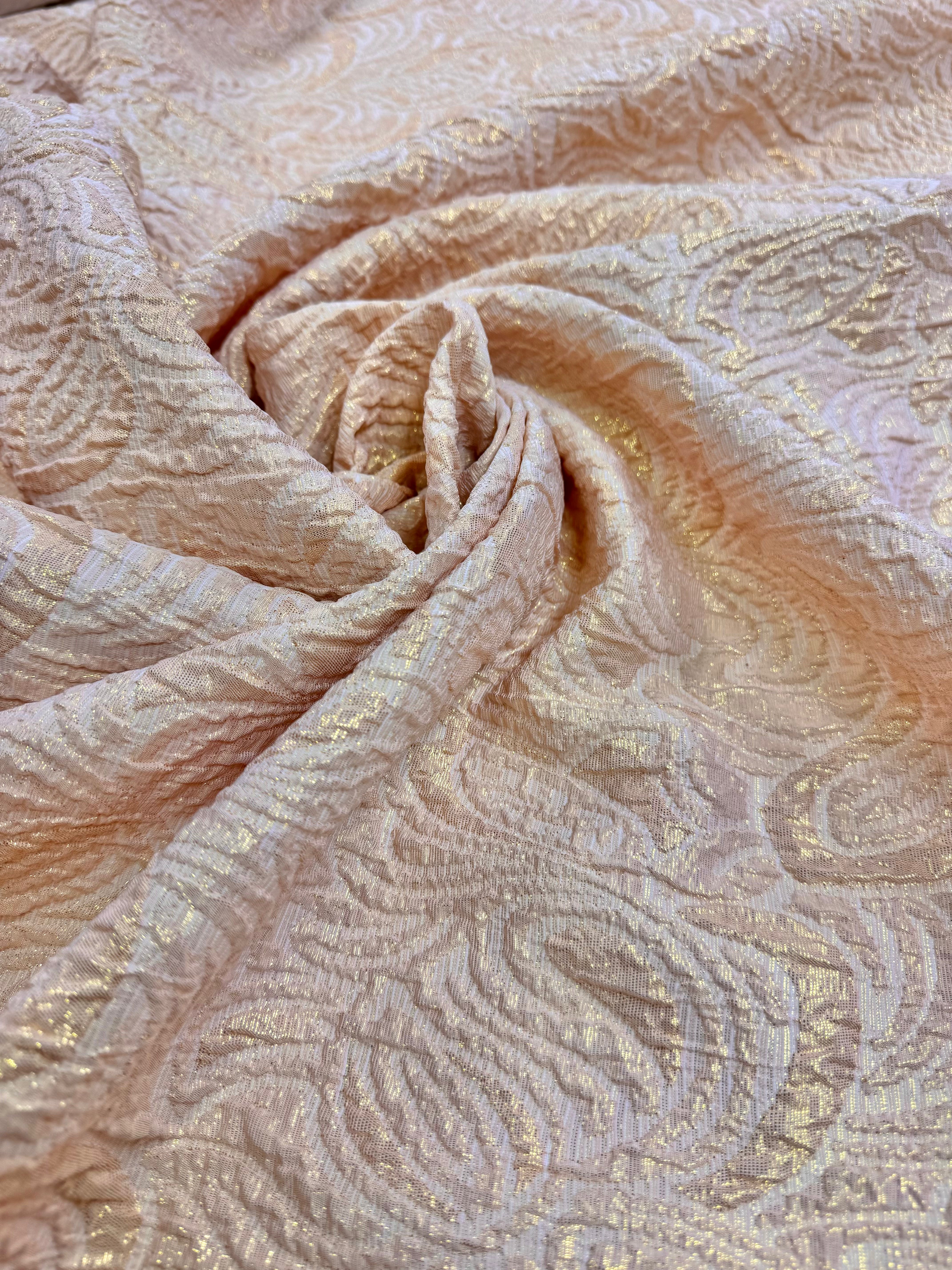 Brocard Usor Elastic Banan Cu Fir Lame Auriu