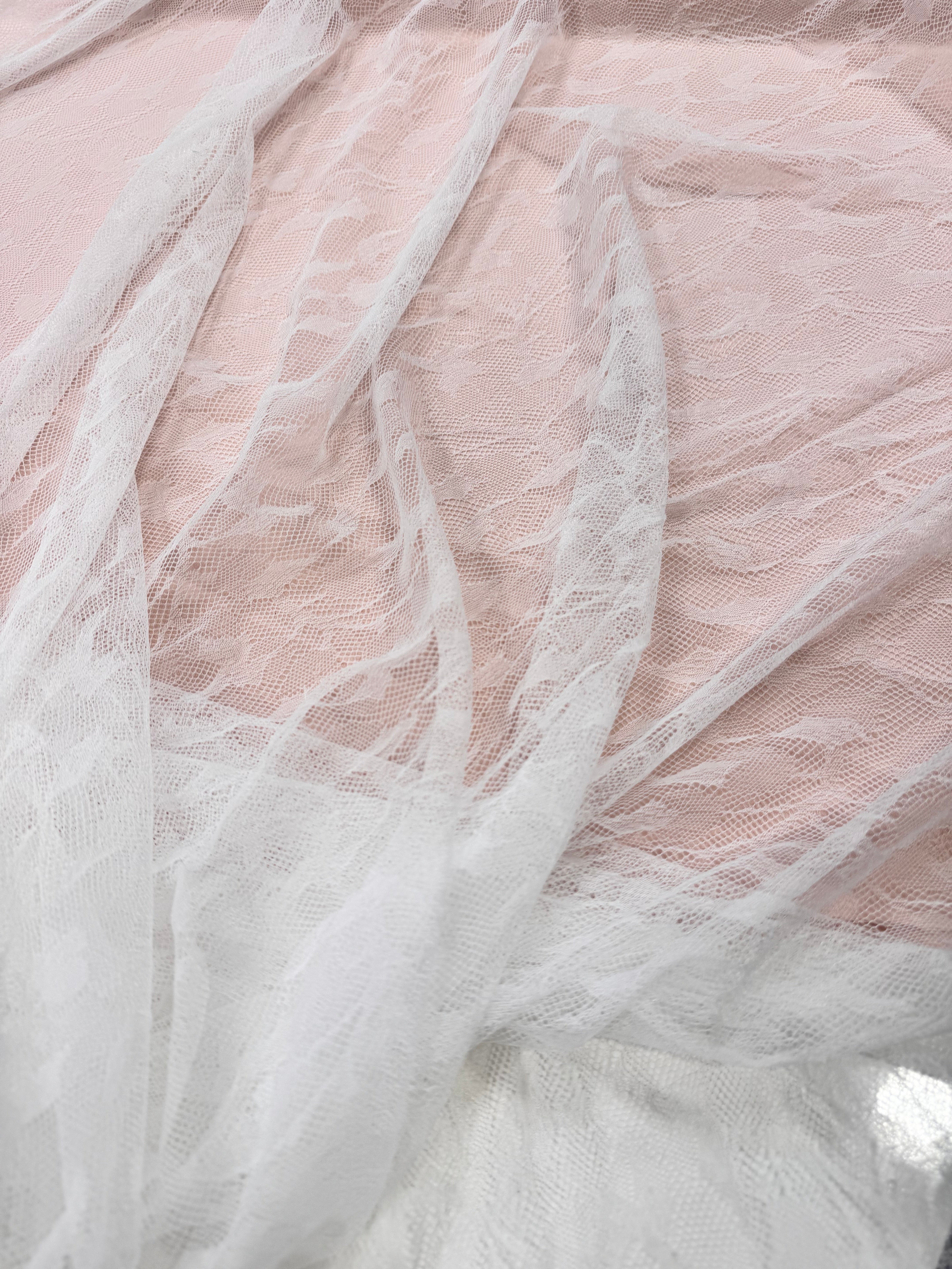 Dantela fină elastică Ivoire