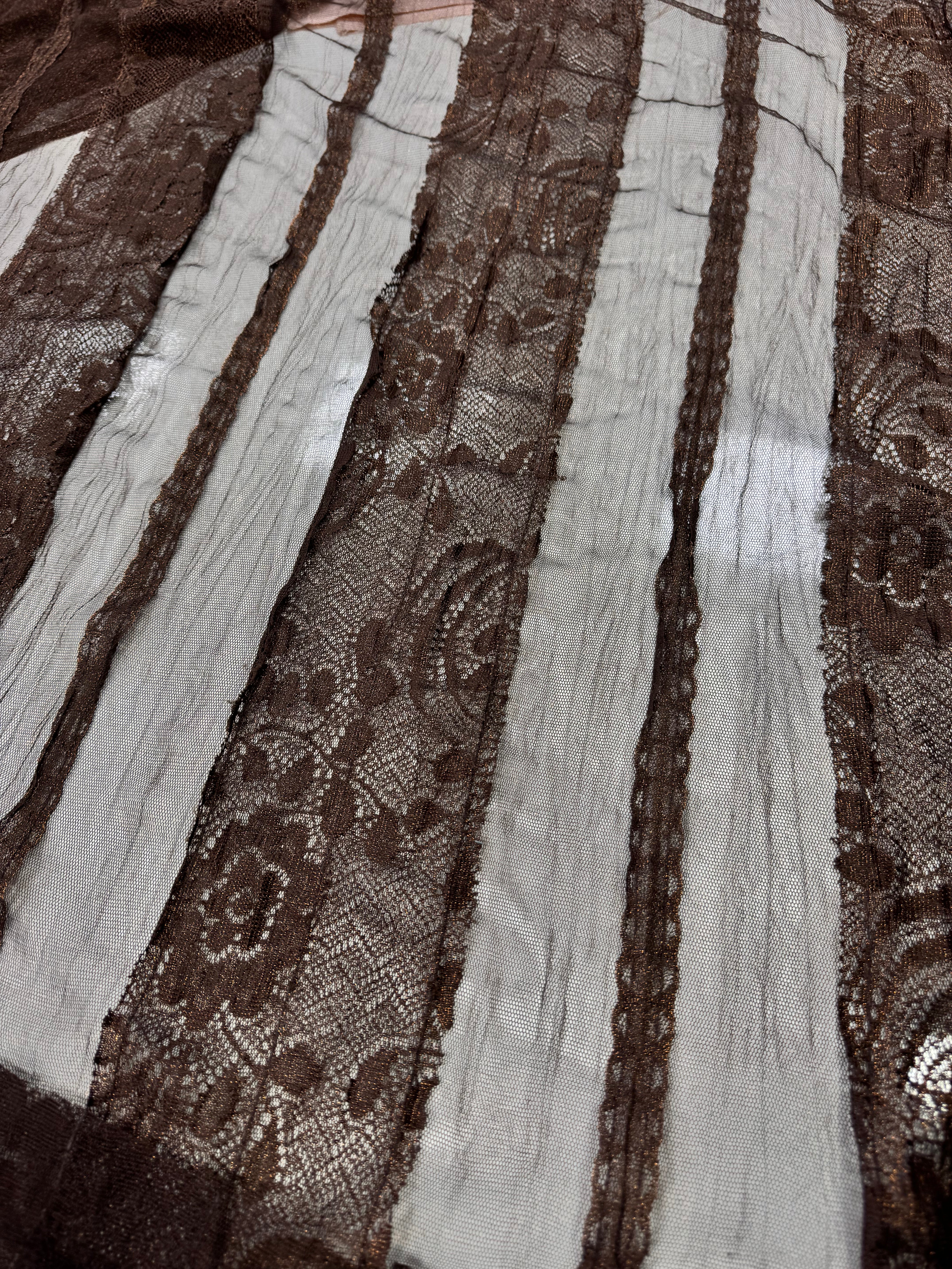 Dantela elastica pe Tull - Maro si fir lurex