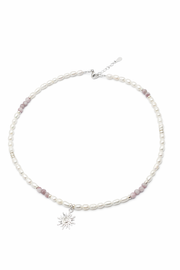 Colier din perle de cultură și cuarț strawberry – cu pandantiv Soare din argint