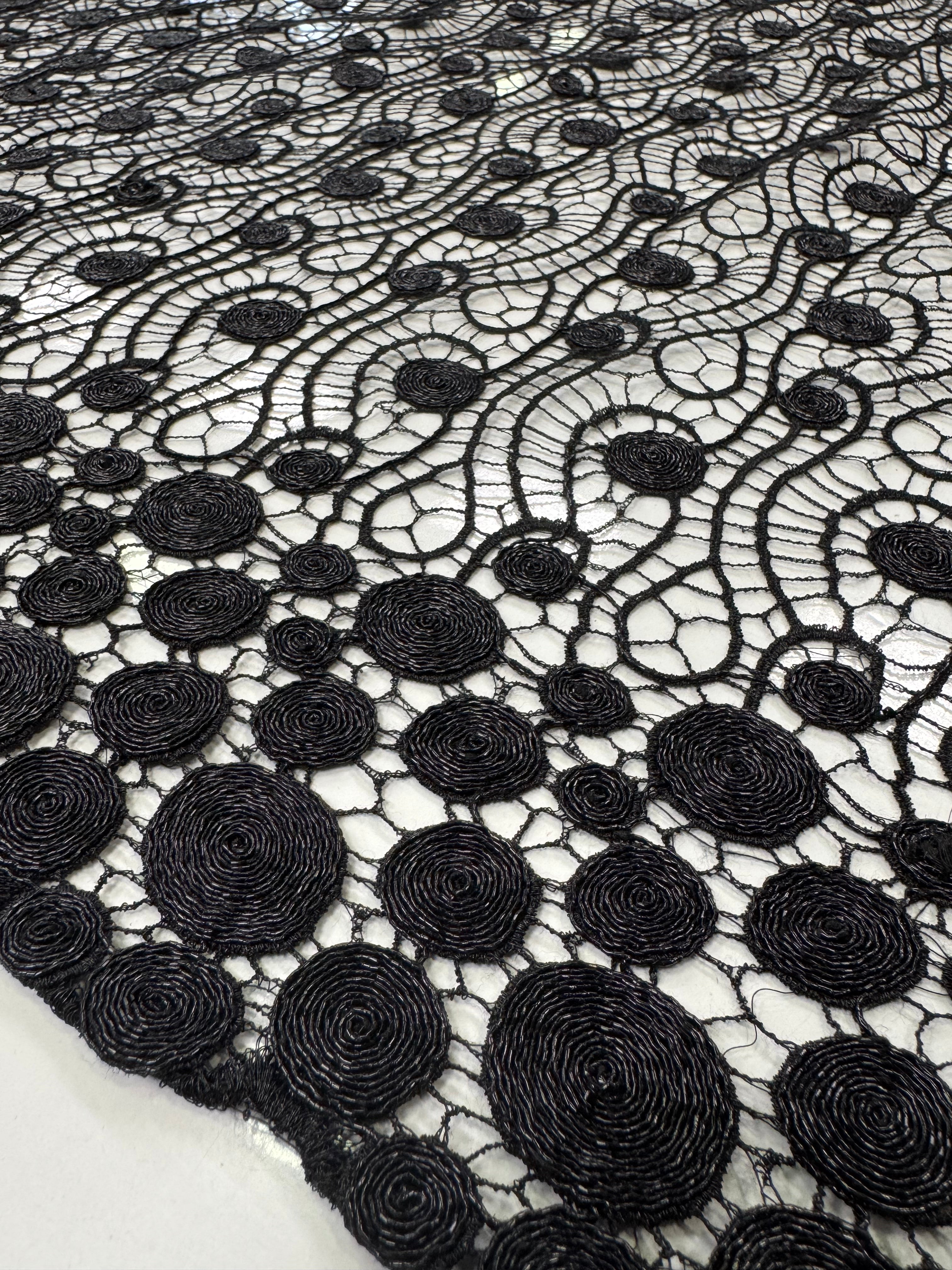 Broderie Sparta, Negru