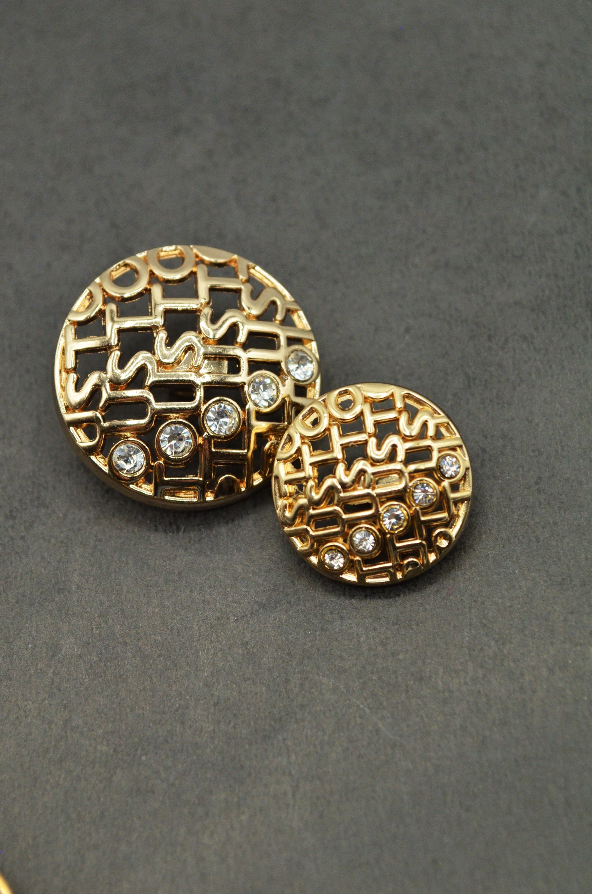 Nasturi Metalici Cu Stras Aurii