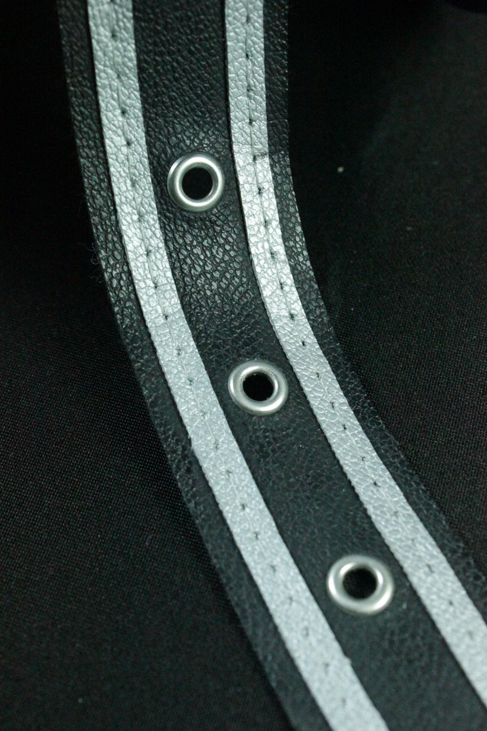 Banda Din Piele Ecologica Cu Ocheti, 30mm