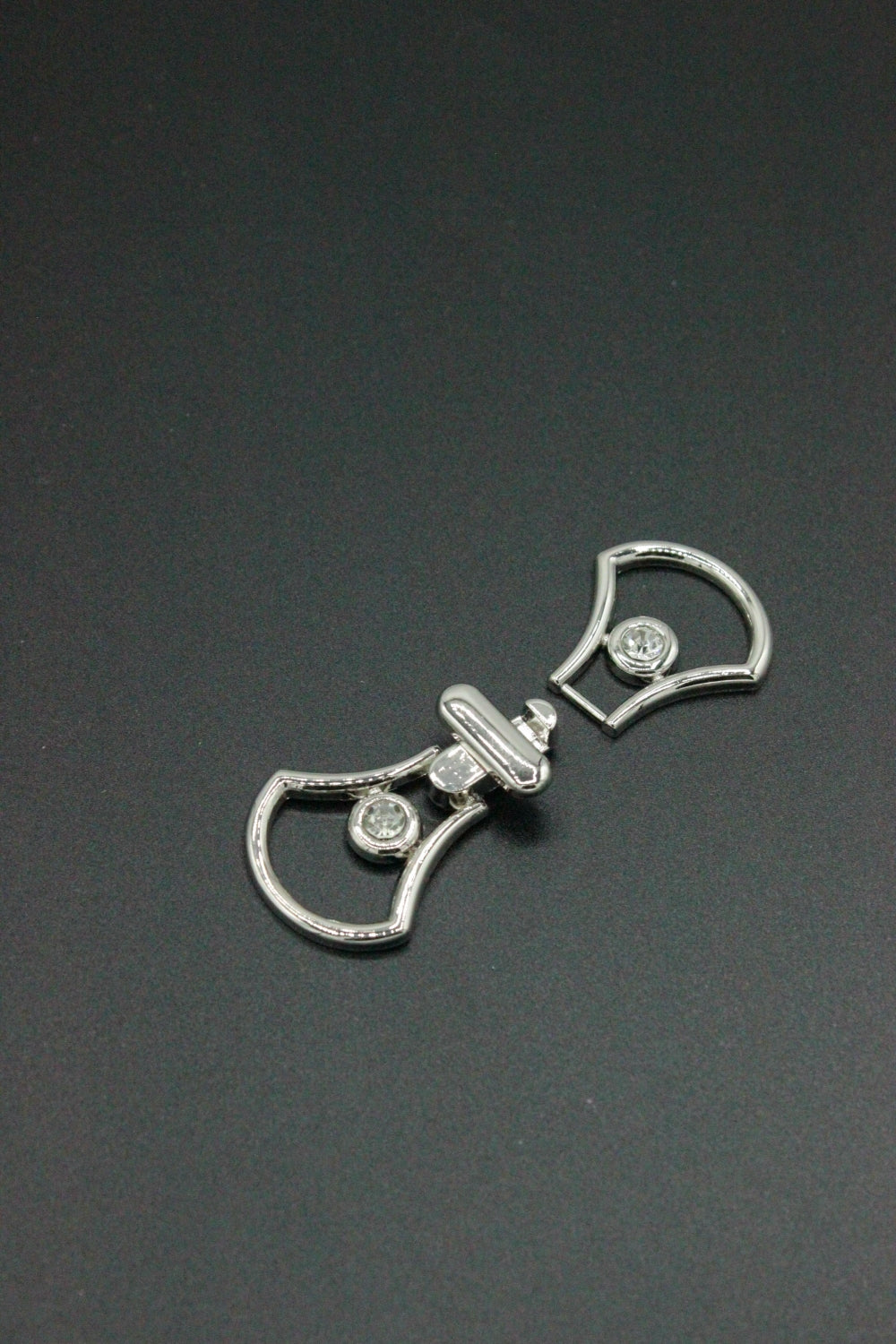Brandemburg Metalic Cu Strasuri, Gri Si Argintiu, 6x3cm