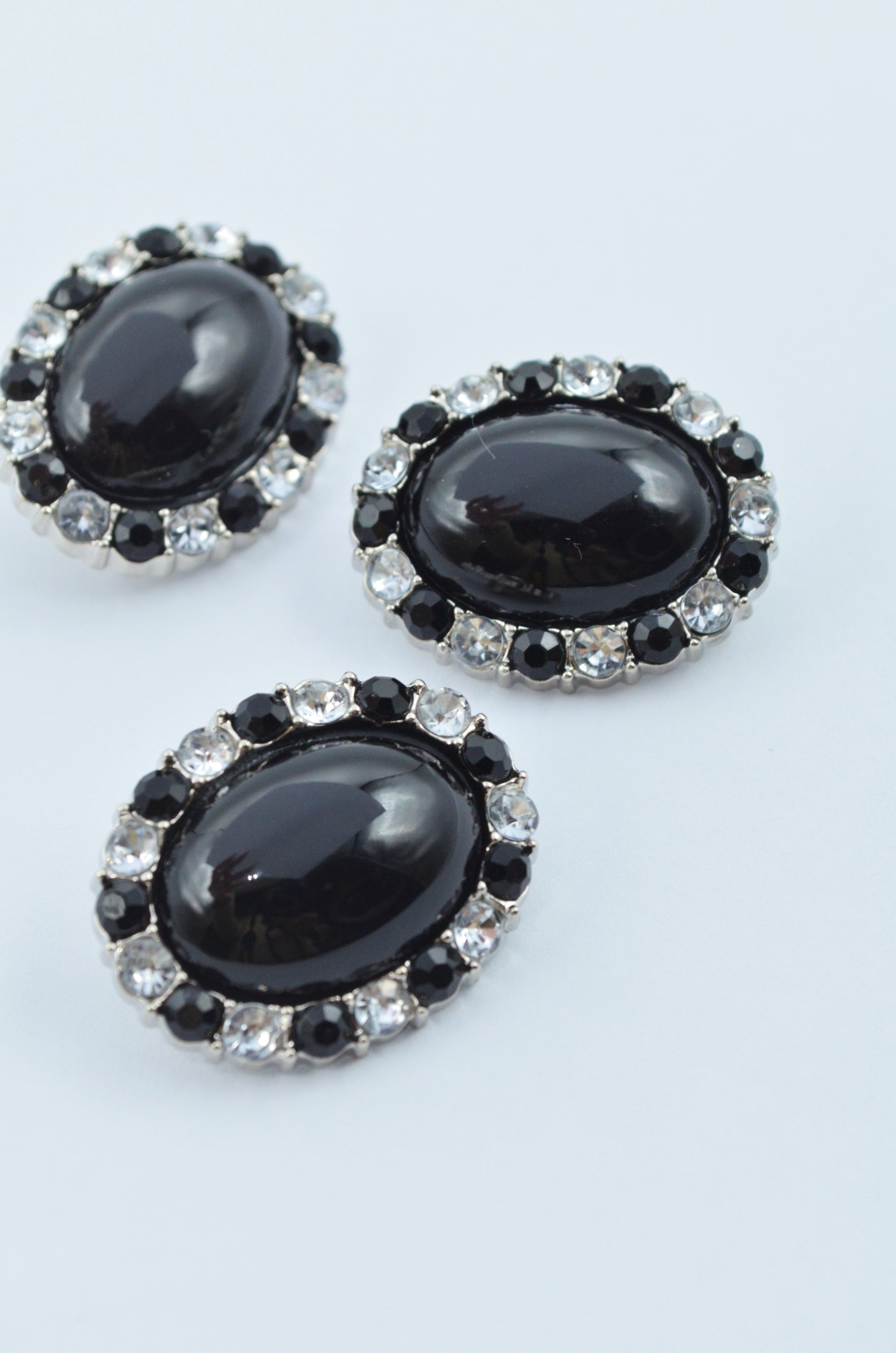 Nasturi De Plastic Cu Pietre 28x23mm, Negru