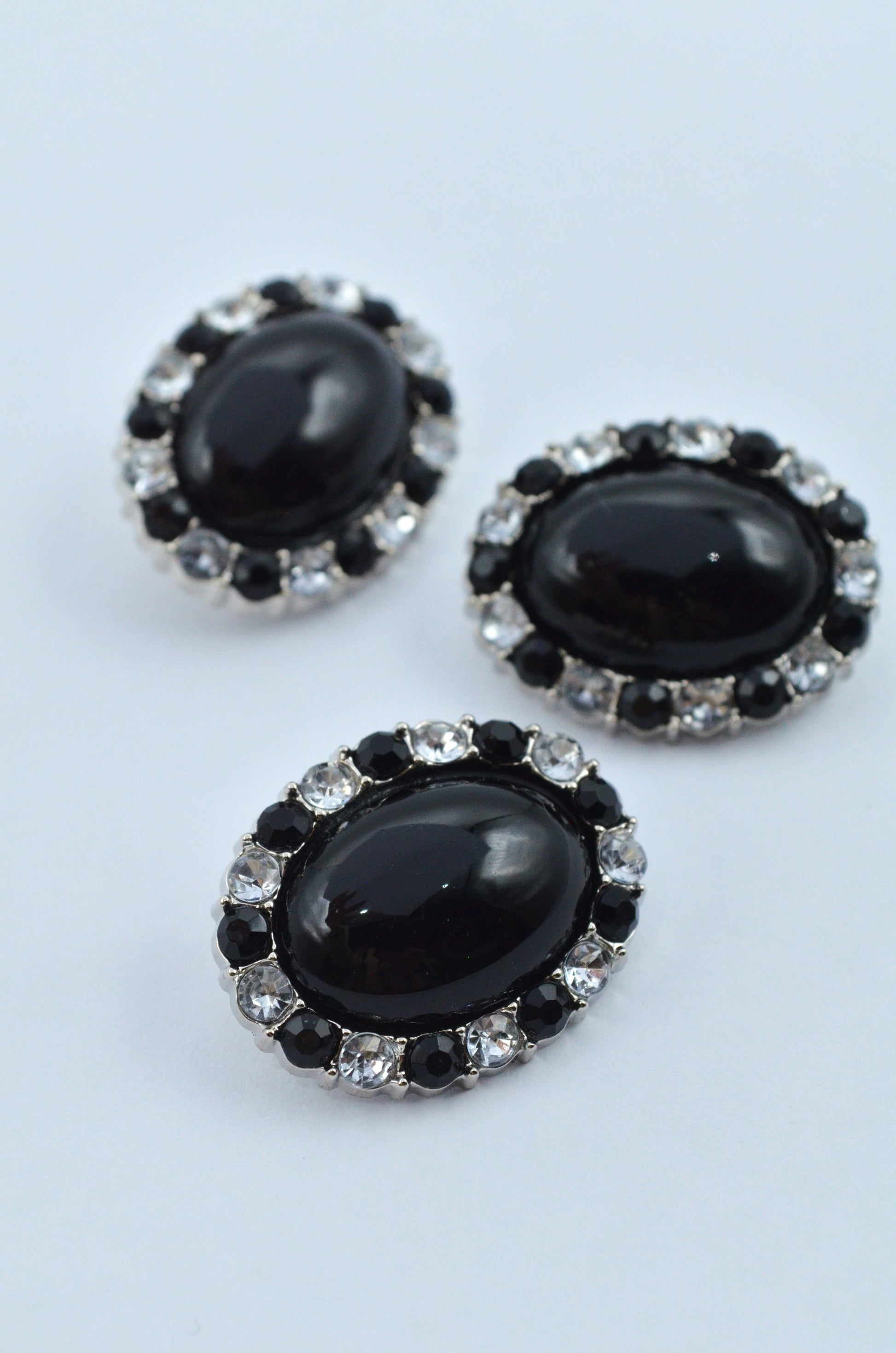 Nasturi De Plastic Cu Pietre 28x23mm, Negru