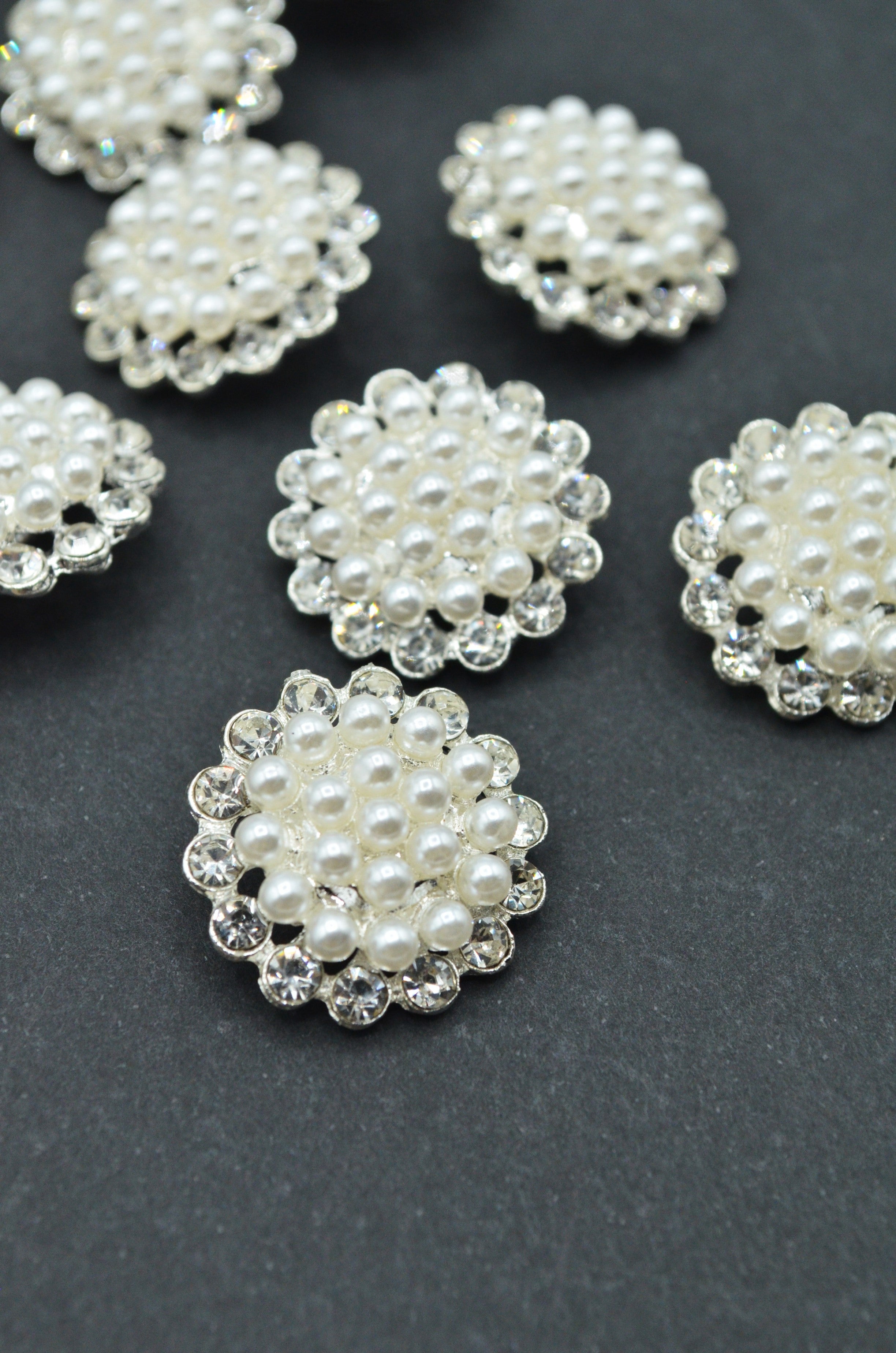 Nasturi Metalici Cu Pietre Si Perle, 21mm