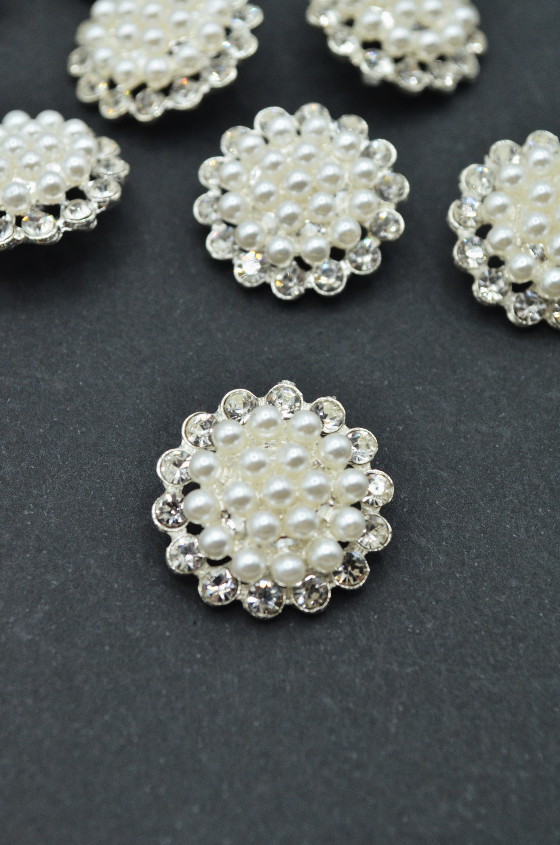 Nasturi Metalici Cu Pietre Si Perle, 21mm