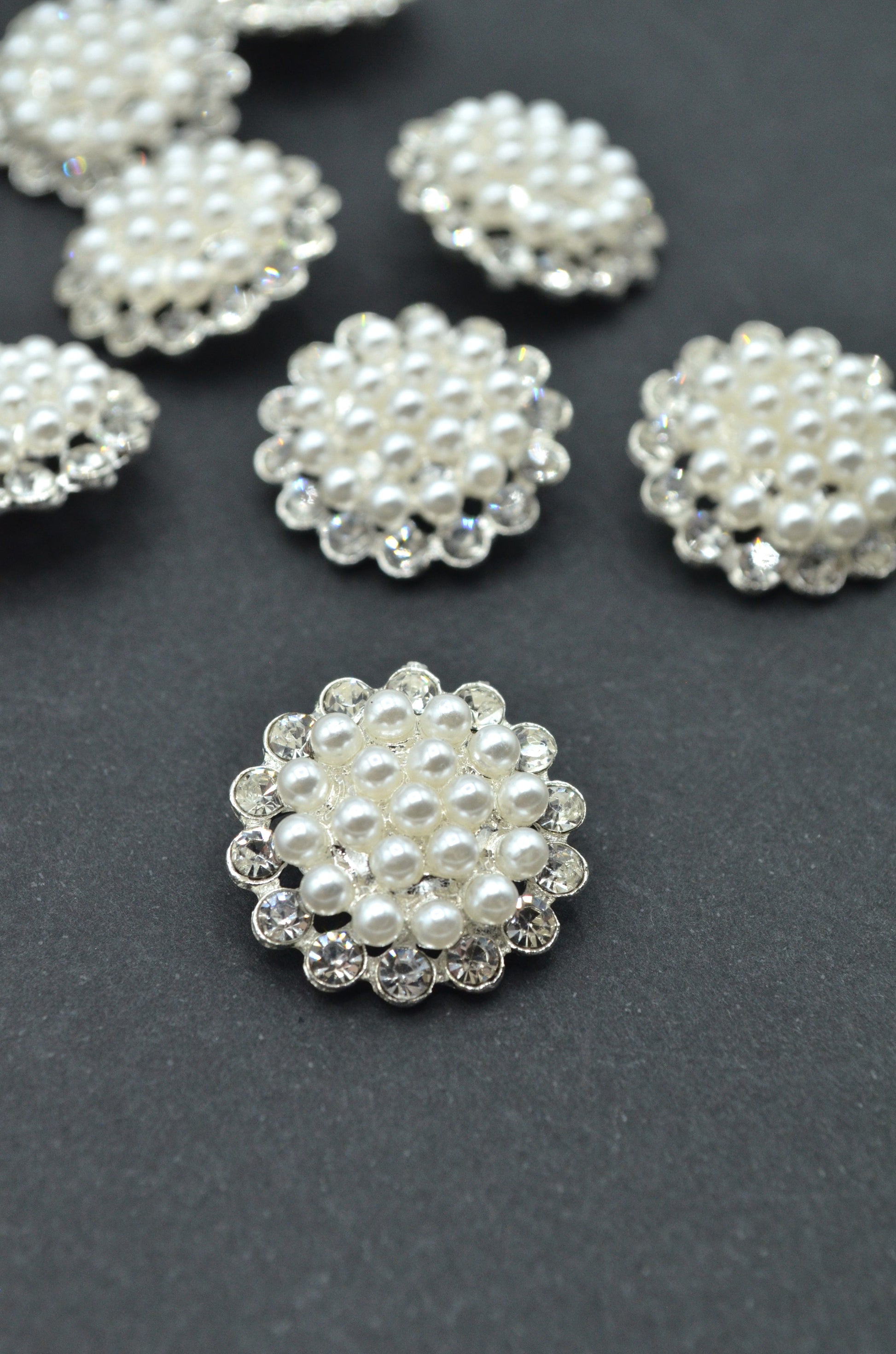 Nasturi Metalici Cu Pietre Si Perle, 21mm