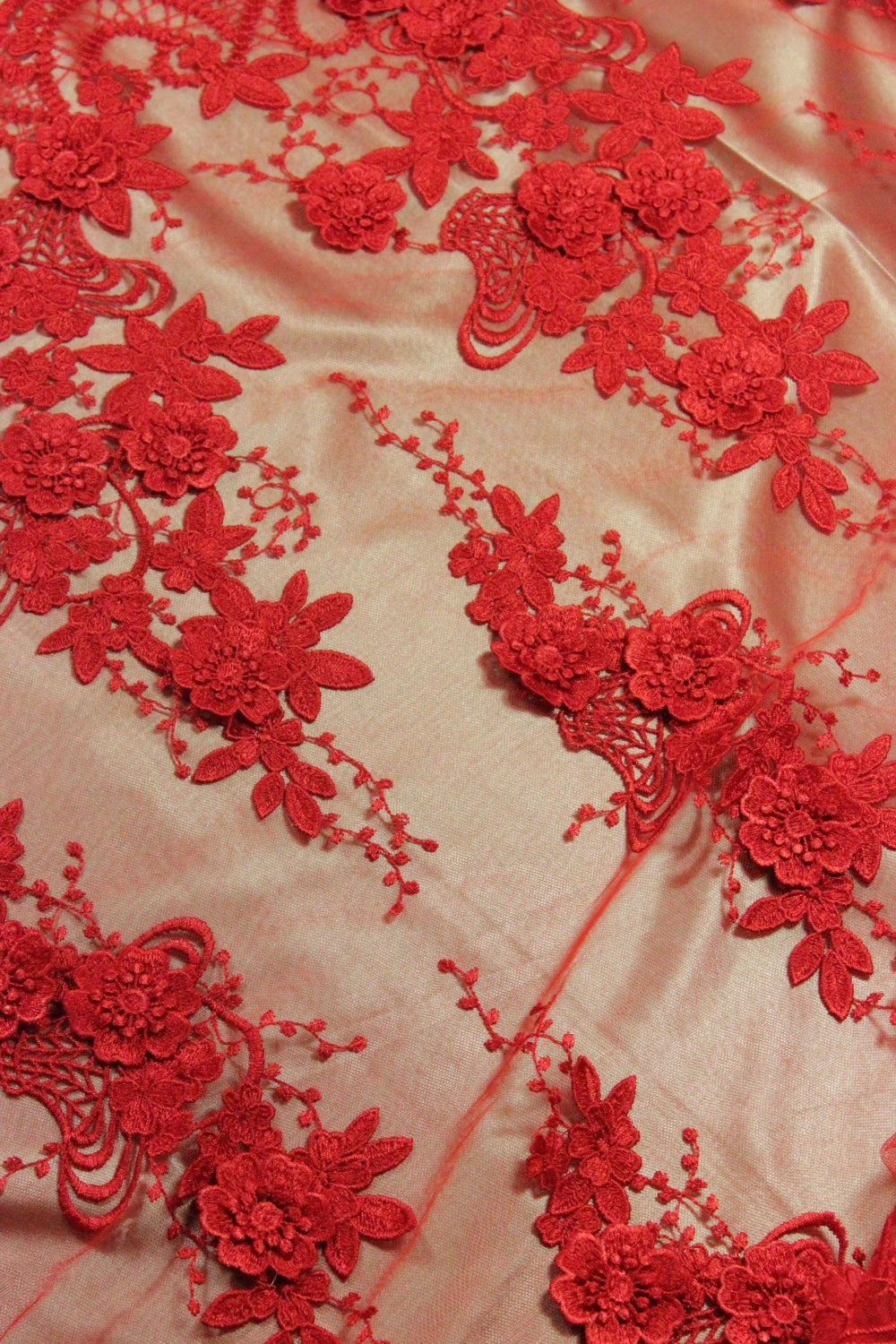 Broderie 3D Pe Tull, Rosu