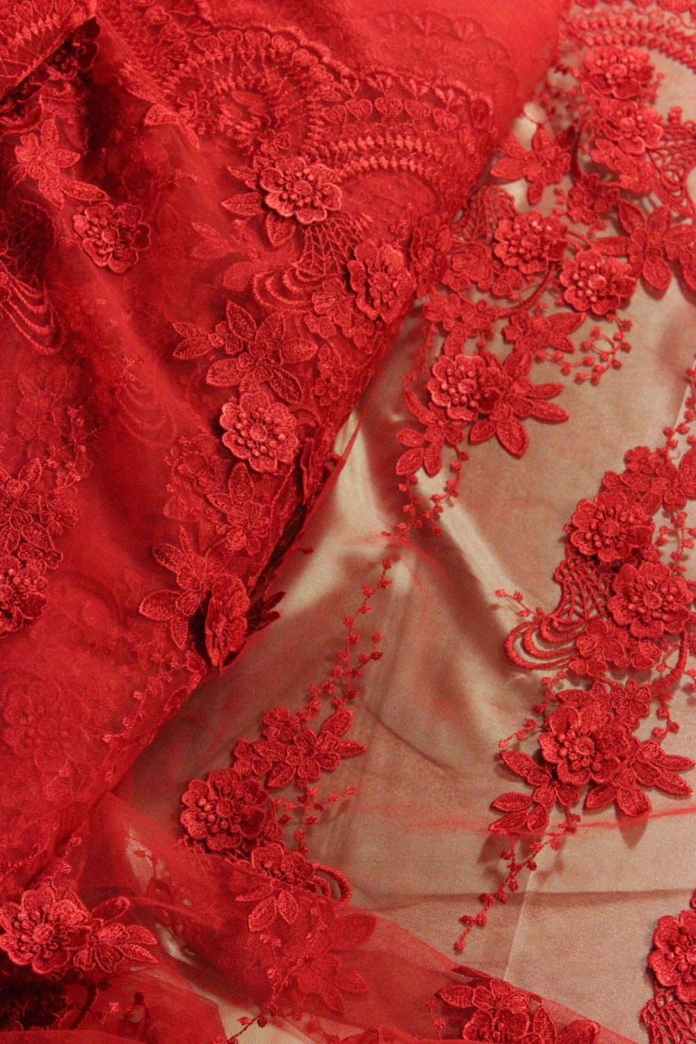 Broderie 3D Pe Tull, Rosu
