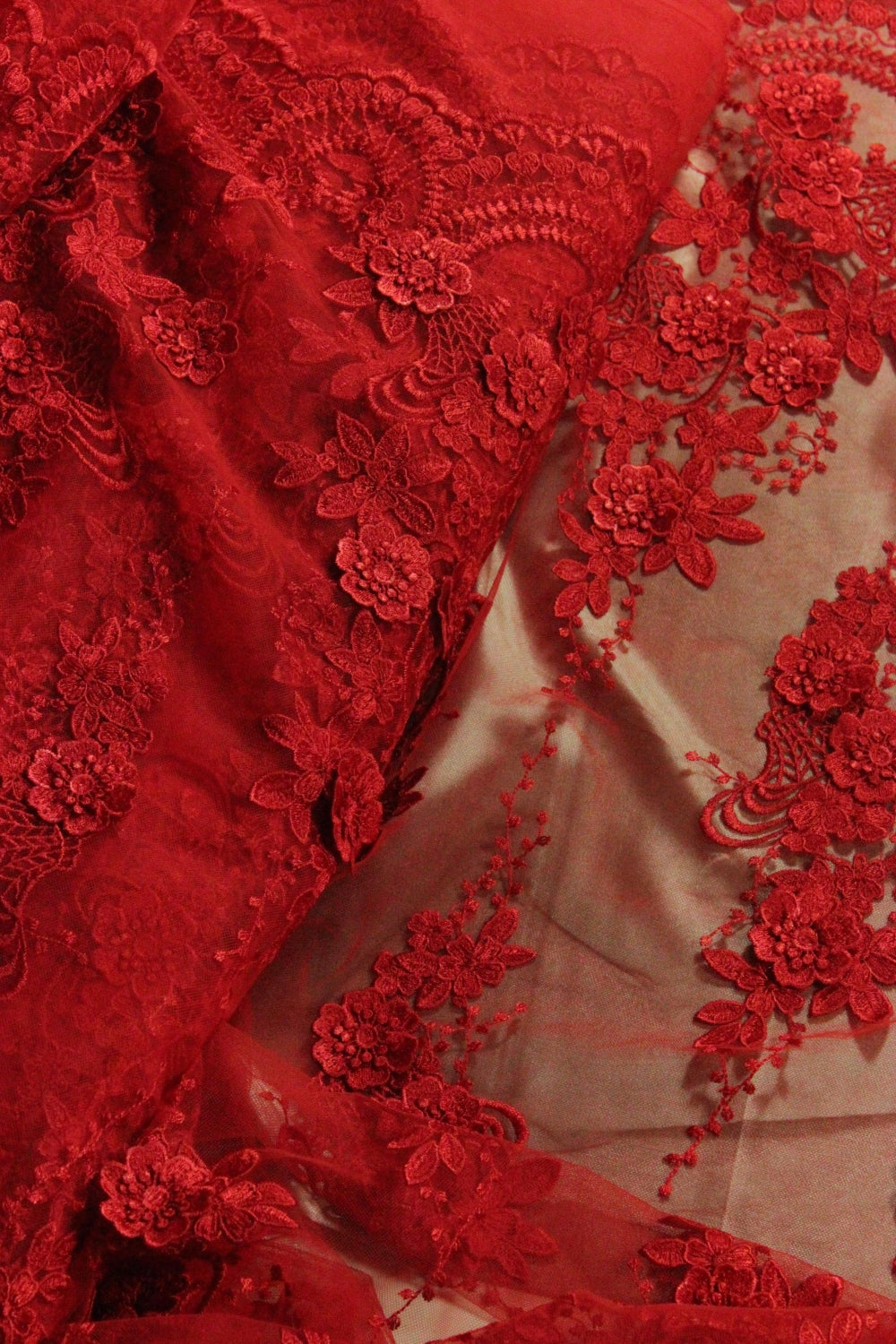 Broderie 3D Pe Tull, Rosu
