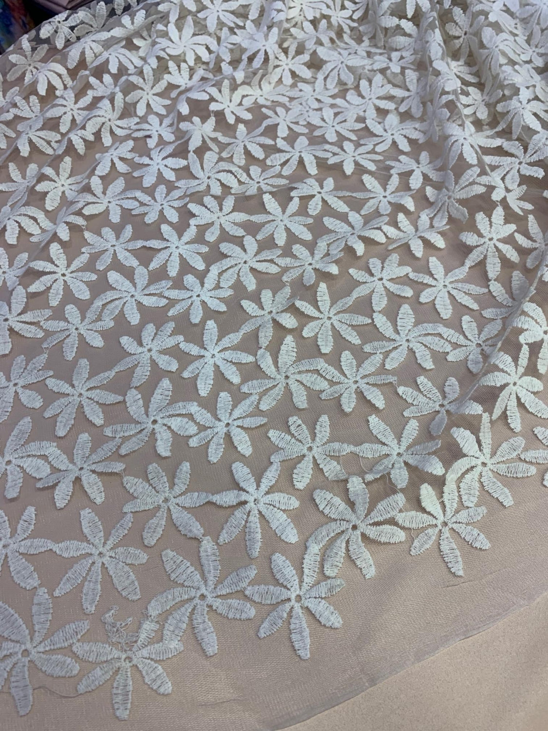 Broderie Cu Fir De Bumbac Crem Pe Tull