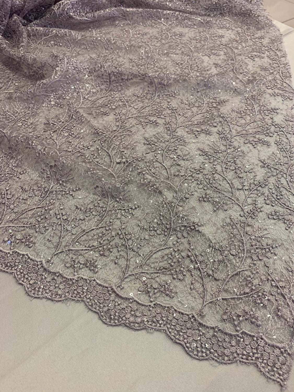Broderie Cu Insertie De Paiete Fine, Grej