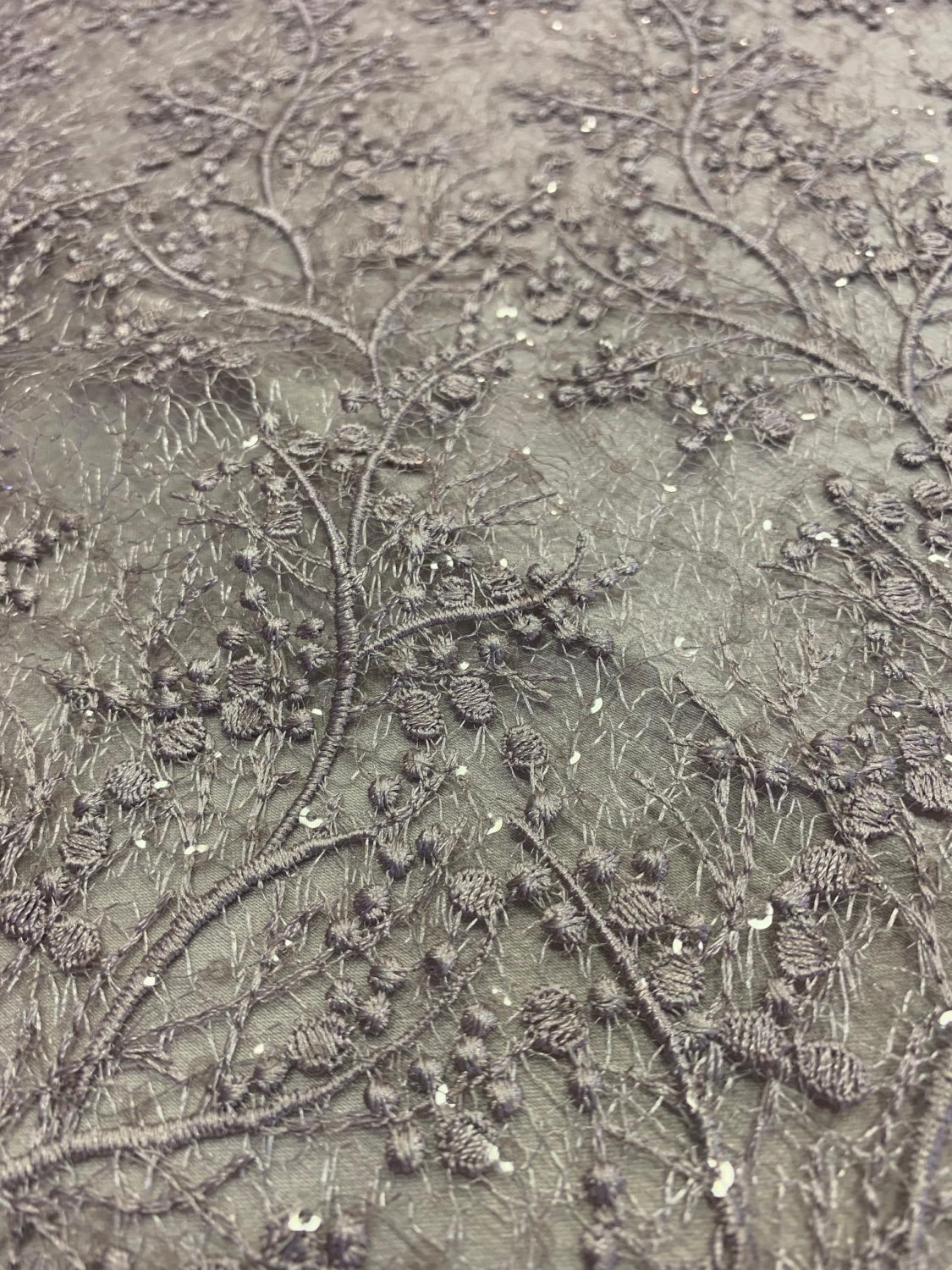 Broderie Cu Insertie De Paiete Fine, Grej