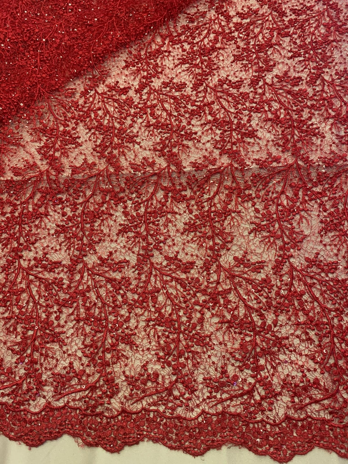 Broderie Cu Insertie De Paiete Fine, Rosu