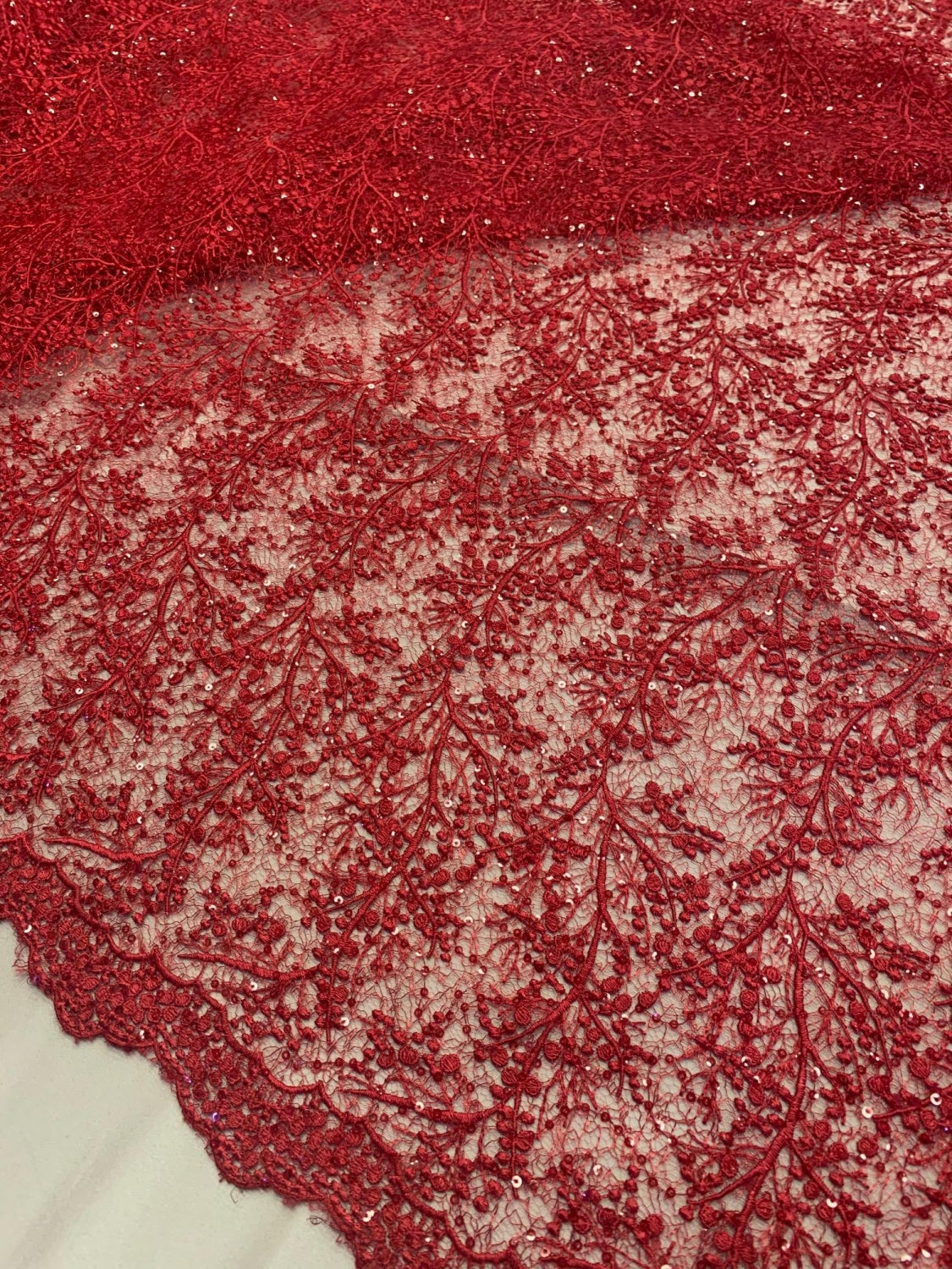 Broderie Cu Insertie De Paiete Fine, Rosu