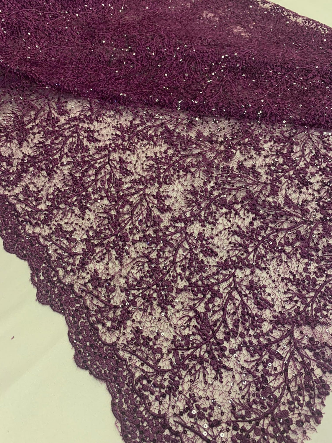 Broderie Cu Insertie De Paiete Fine, Visiniu