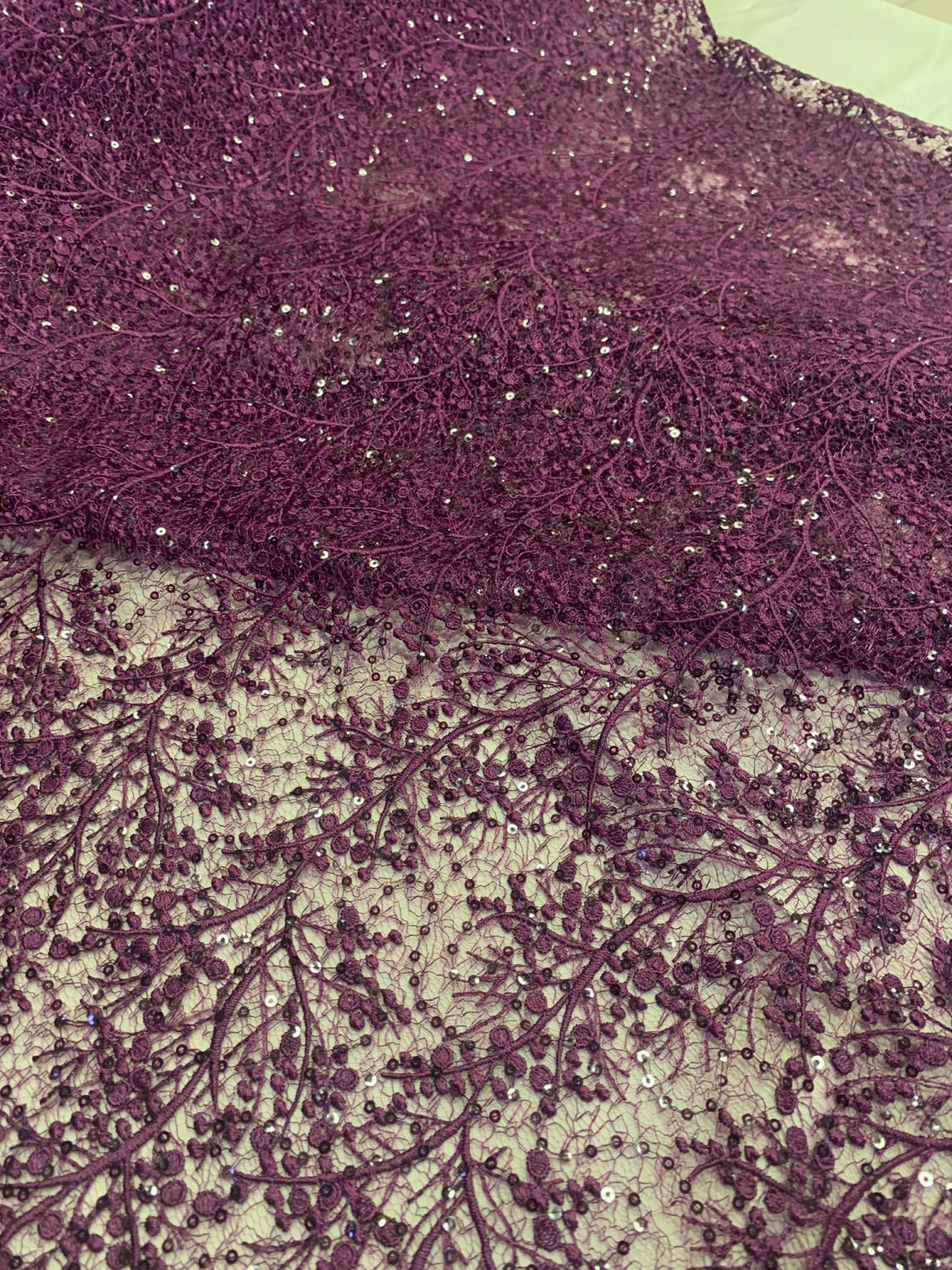 Broderie Cu Insertie De Paiete Fine, Visiniu