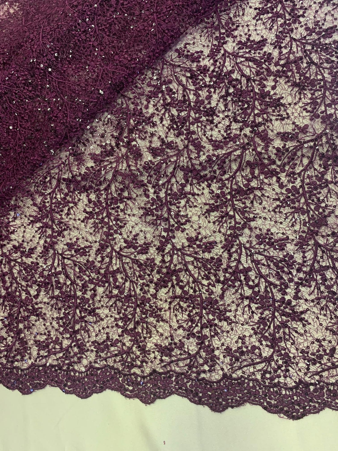 Broderie Cu Insertie De Paiete Fine, Visiniu