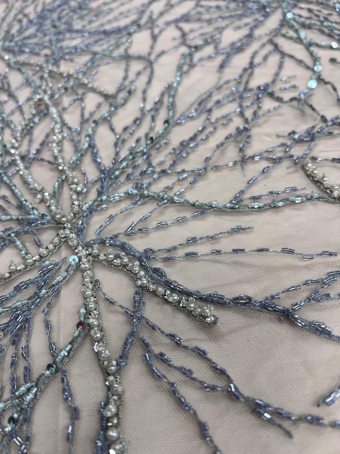 Broderie Cu Margele Pe Tull Bej