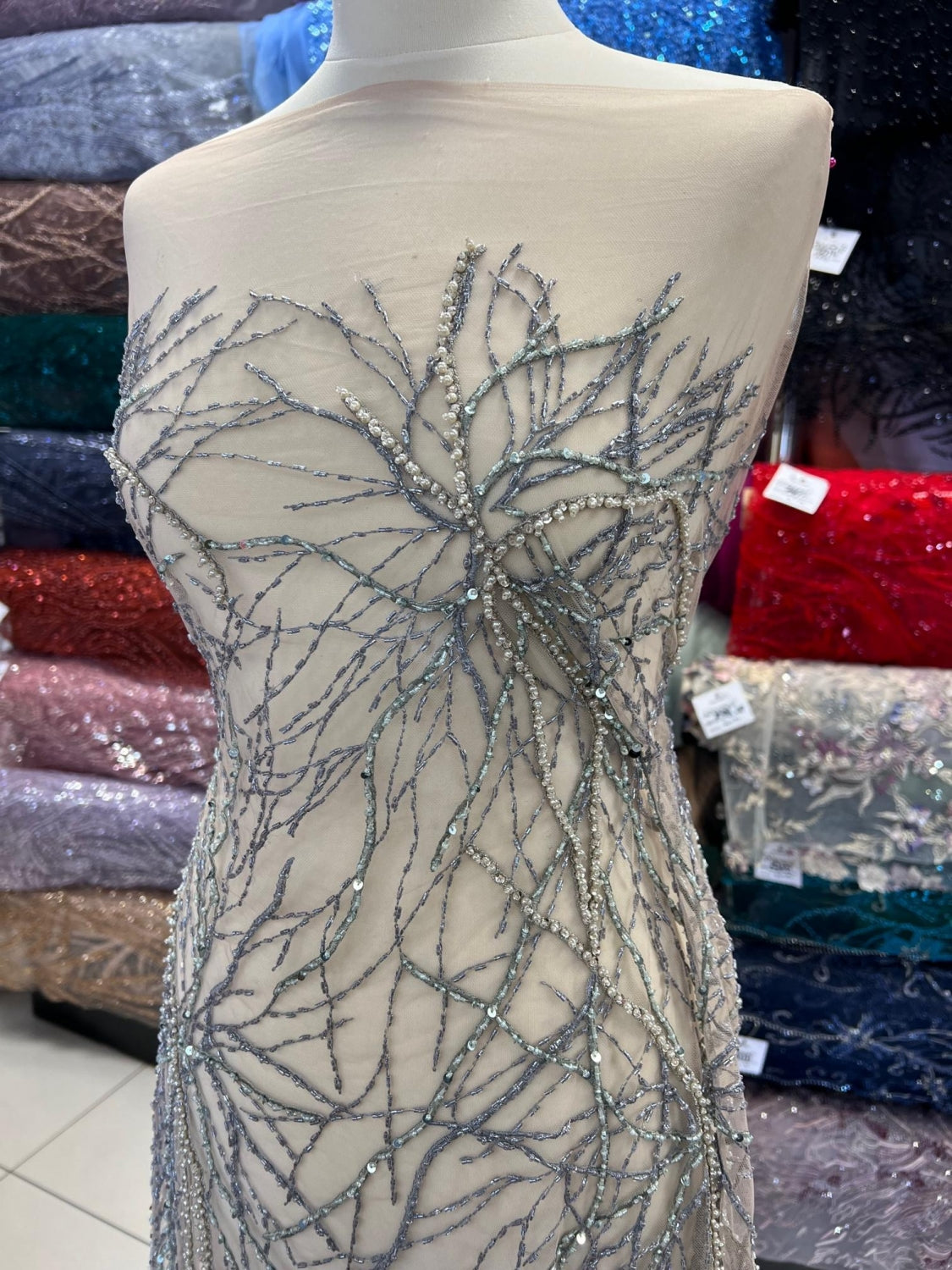 Broderie Cu Margele Pe Tull Bej