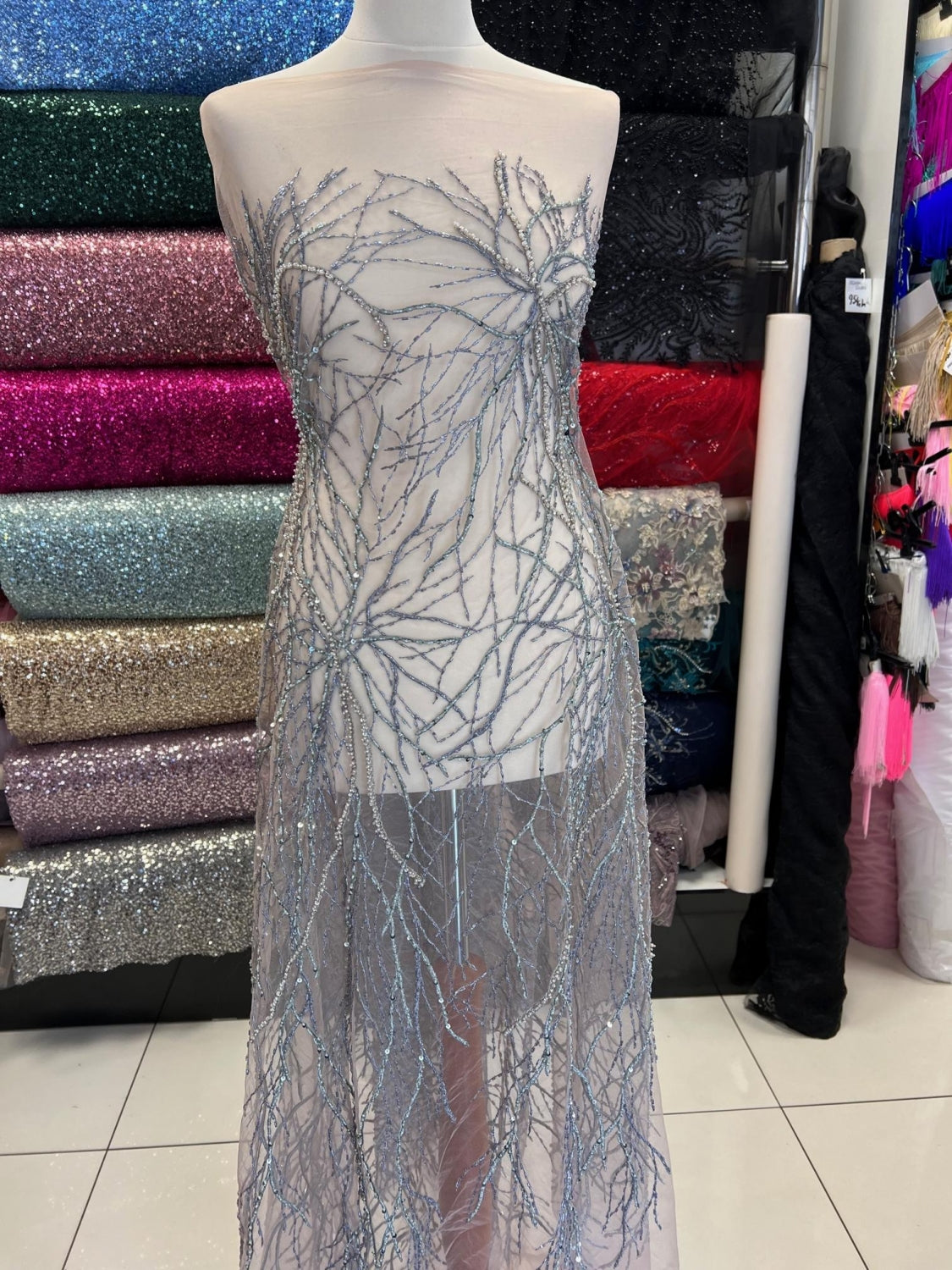 Broderie Cu Margele Pe Tull Bej