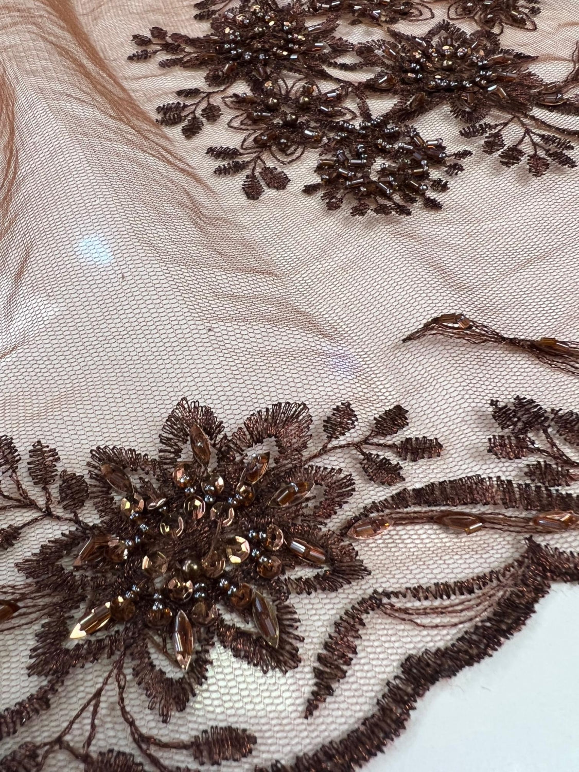 Broderie Cu Margele Si Paiete Pe Tull, Maro
