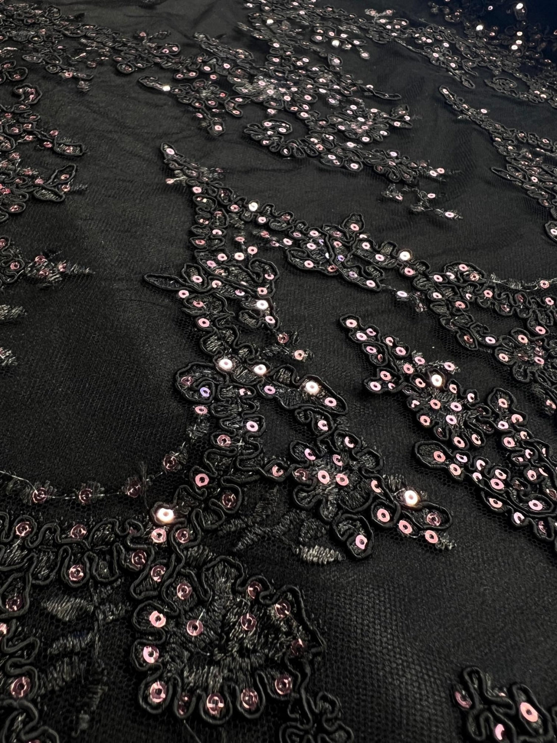 Broderie Cu Paiete Fine, Negru Cu Paiete Aramii