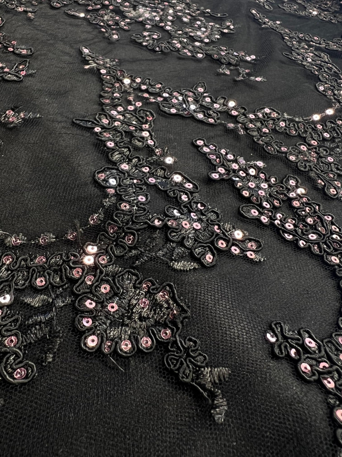 Broderie Cu Paiete Fine, Negru Cu Paiete Aramii