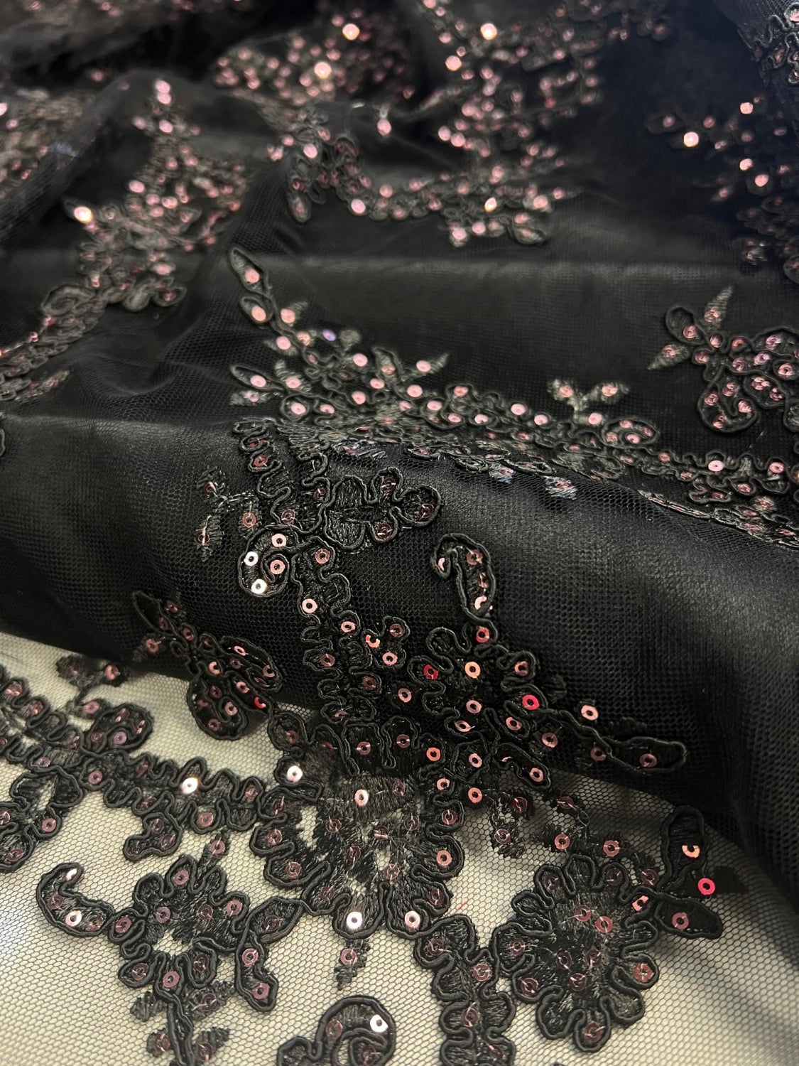 Broderie Cu Paiete Fine, Negru Cu Paiete Aramii