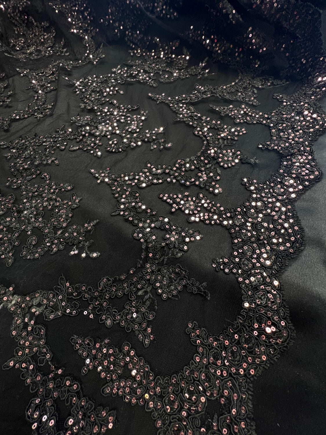 Broderie Cu Paiete Fine, Negru Cu Paiete Aramii