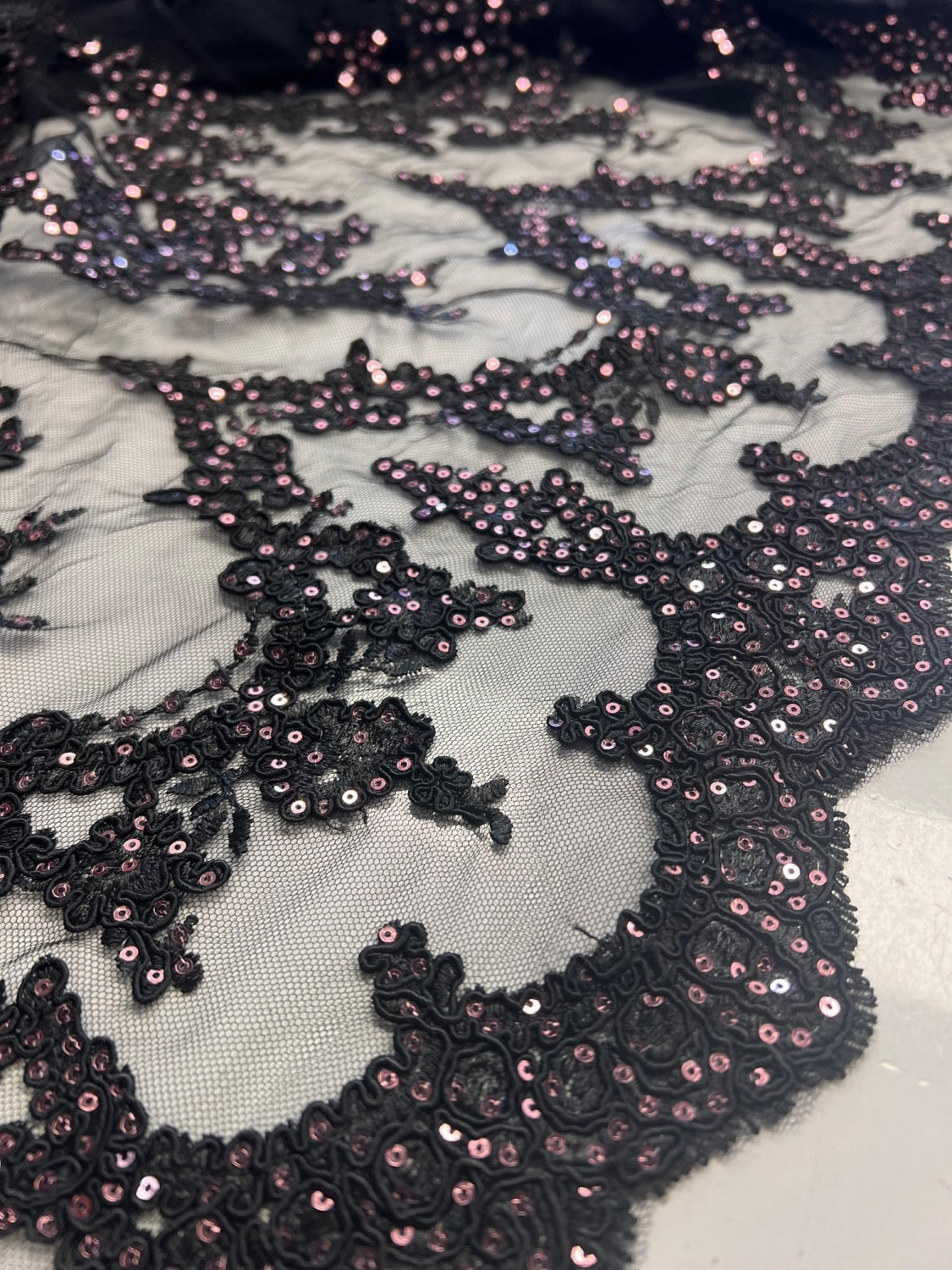 Broderie Cu Paiete Fine, Negru Cu Paiete Aramii