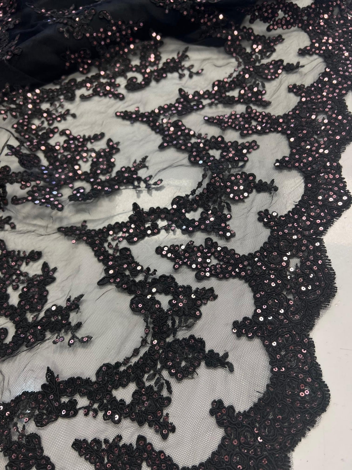 Broderie Cu Paiete Fine, Negru Cu Paiete Aramii