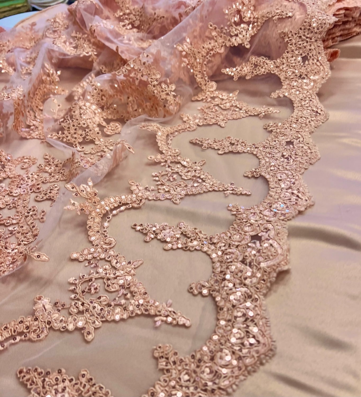 Broderie Cu Paiete Fine, Piersica