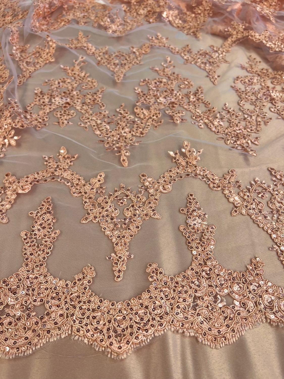 Broderie Cu Paiete Fine, Piersica
