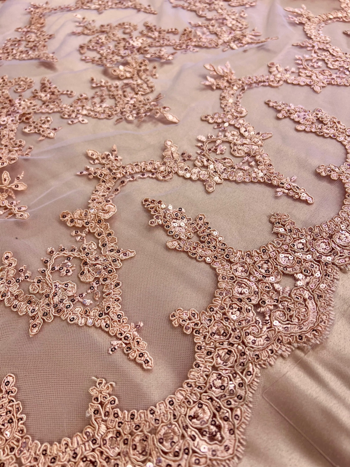 Broderie Cu Paiete Fine, Piersica