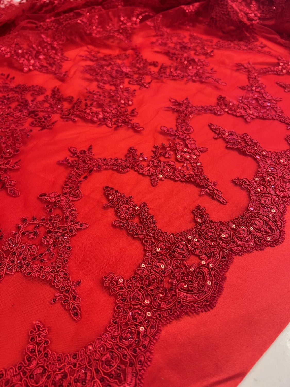 Broderie Cu Paiete Fine, Rosu