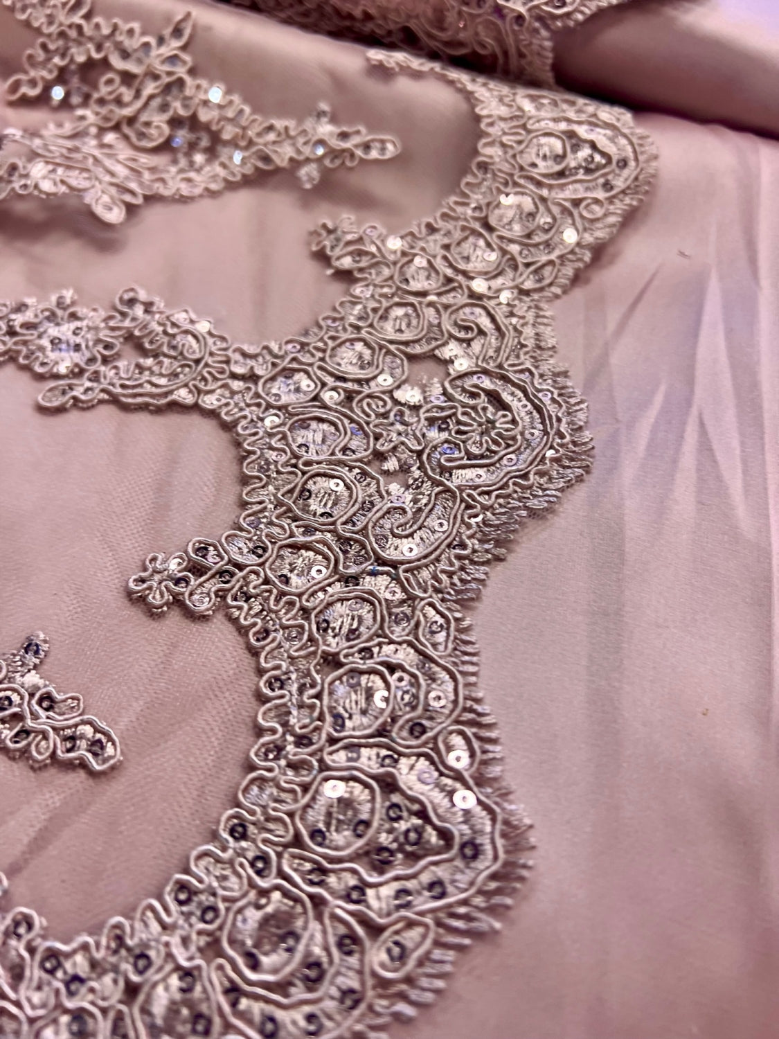 Broderie Cu Paiete Fine, Roz Prafuit