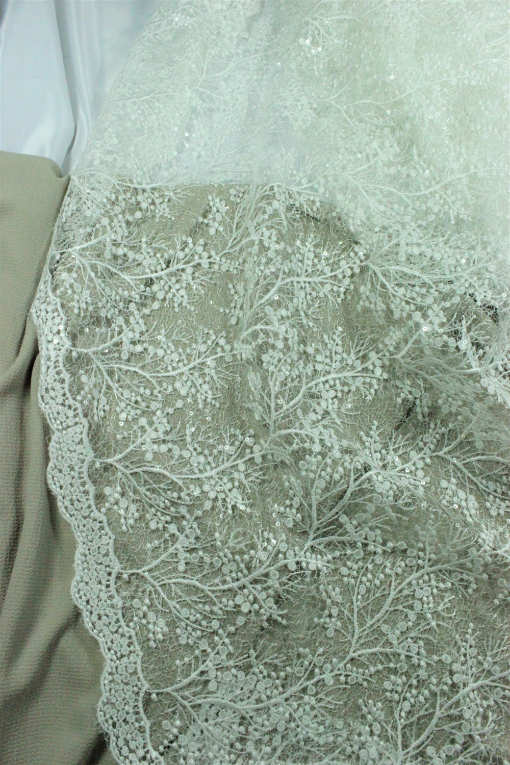 Broderie Ivoire Cu Paiete Fine Transparente