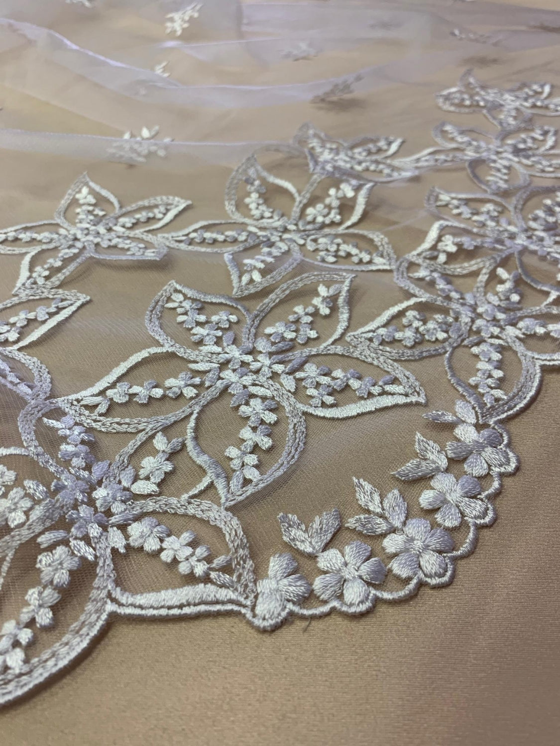 Broderie Ivoire Pe Tull