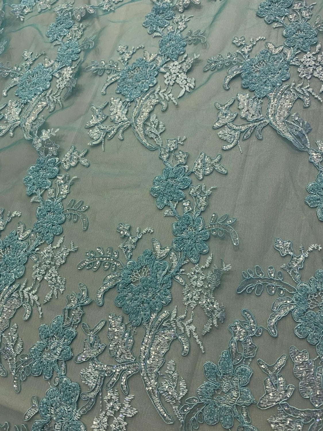 Broderie Pe Tull Cu Margele, Bleu