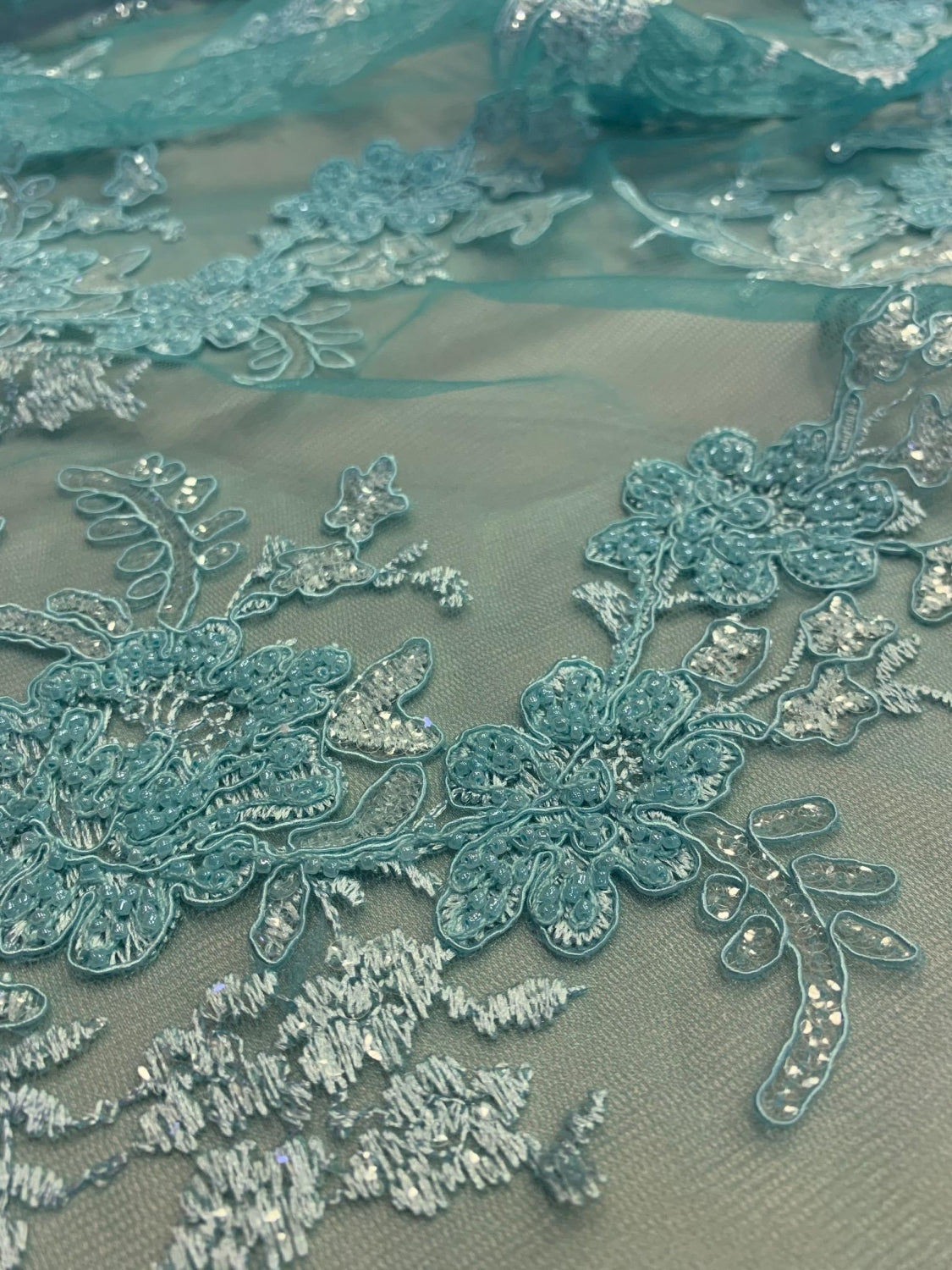Broderie Pe Tull Cu Margele, Bleu