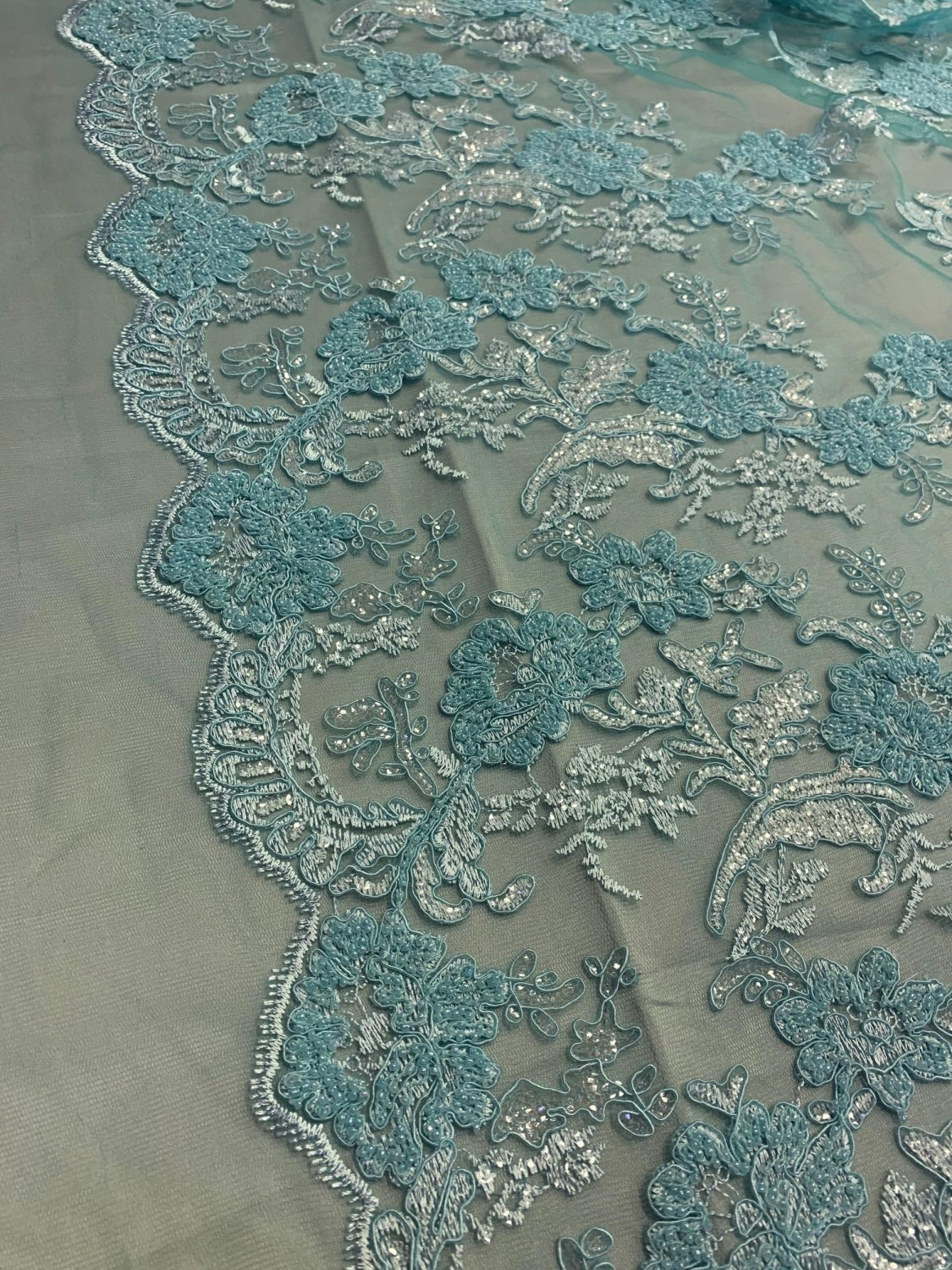 Broderie Pe Tull Cu Margele, Bleu